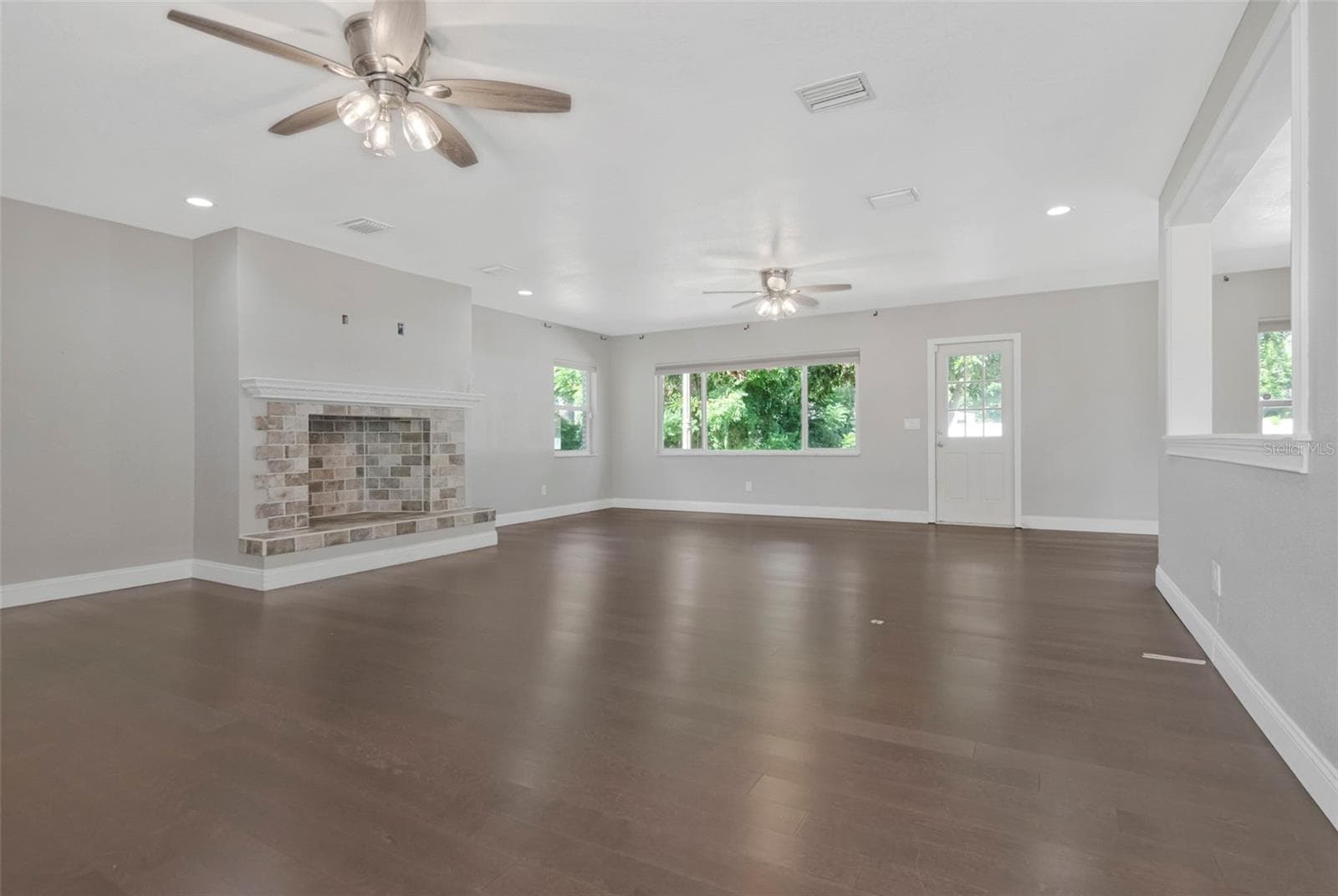 Single Family Residence at 712 S OAKWOOD AVE, BRANDON, photo 19 of 55