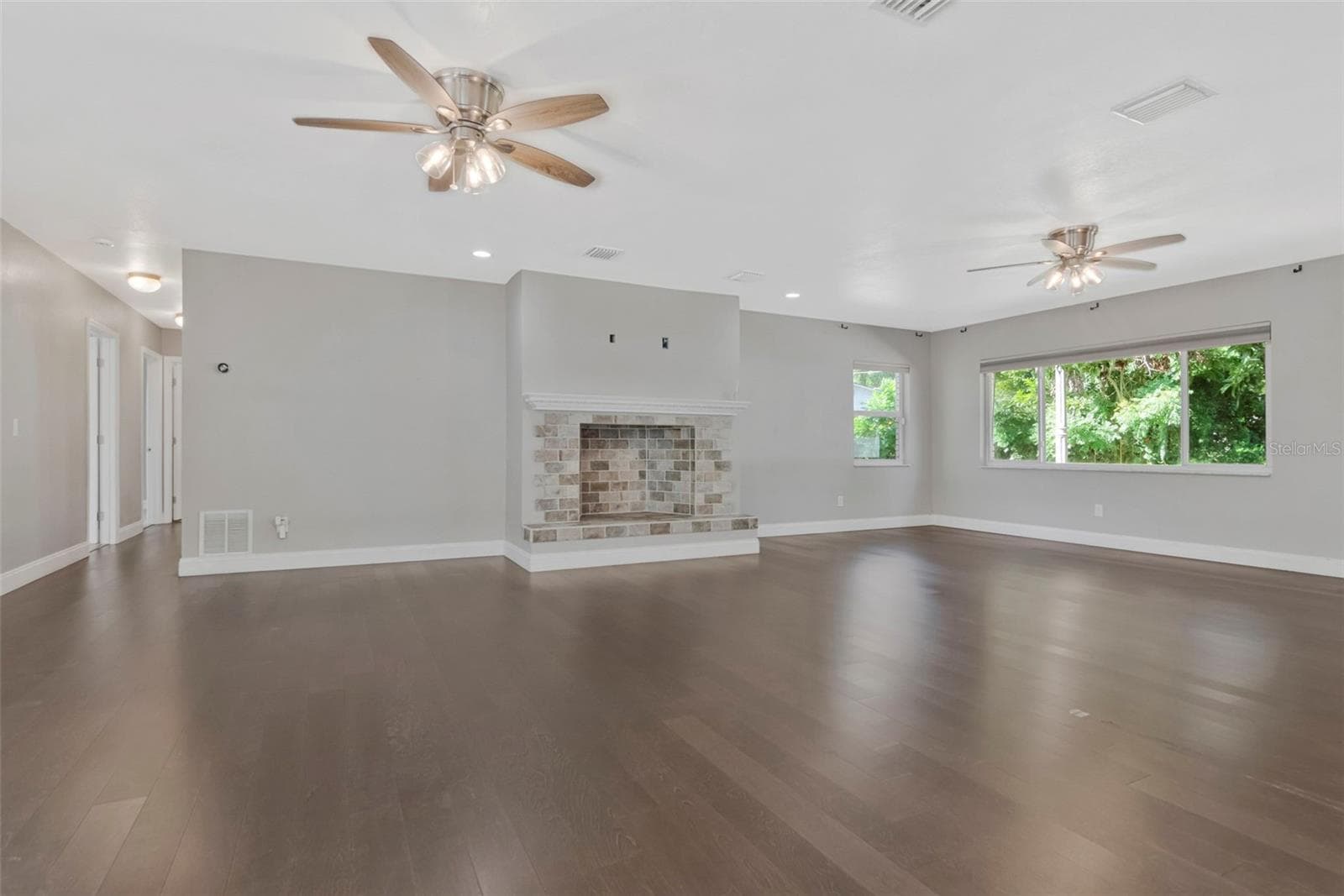 Single Family Residence at 712 S OAKWOOD AVE, BRANDON, photo 16 of 55
