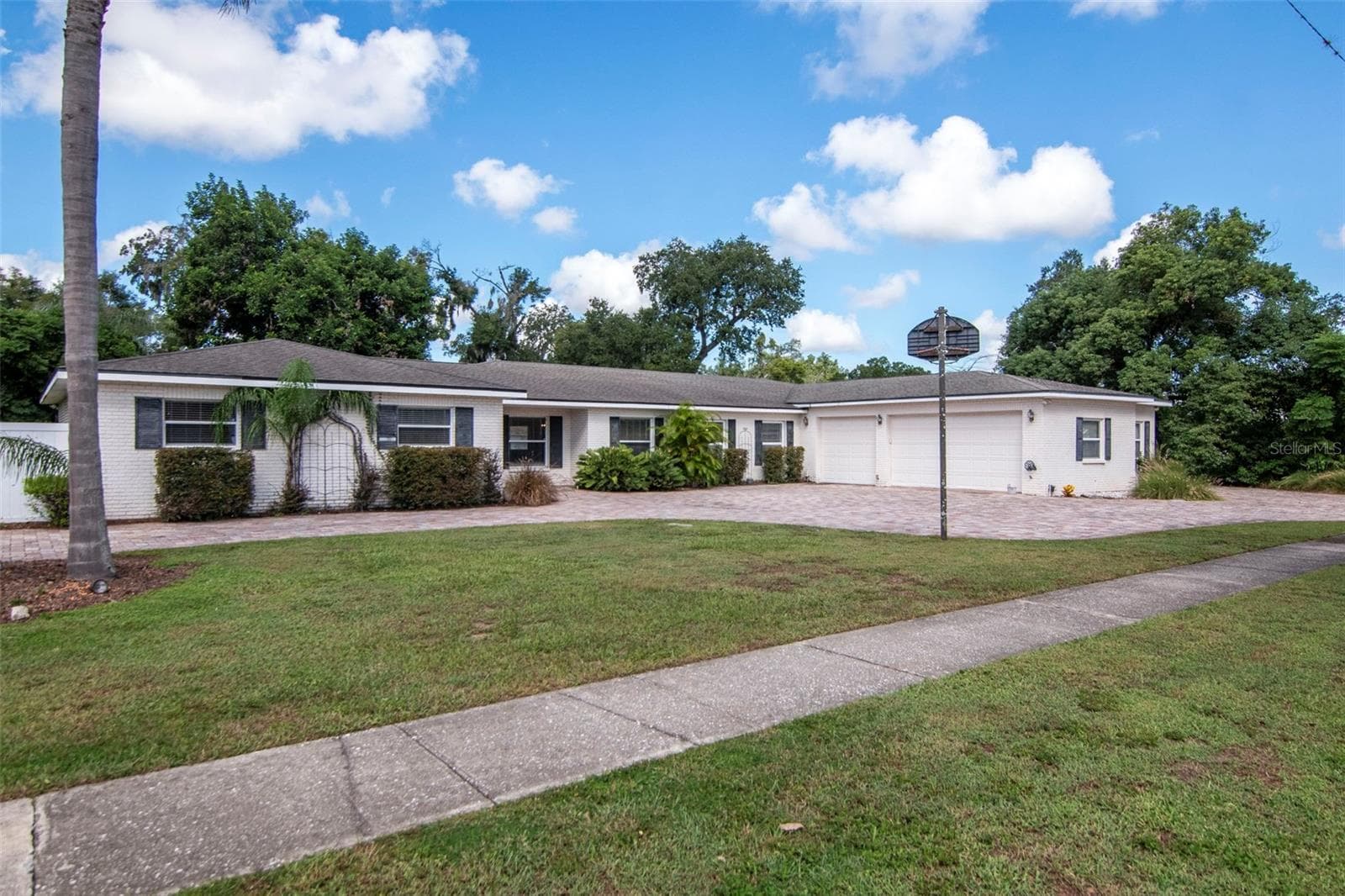 Single Family Residence at 712 S OAKWOOD AVE, BRANDON, photo 52 of 55