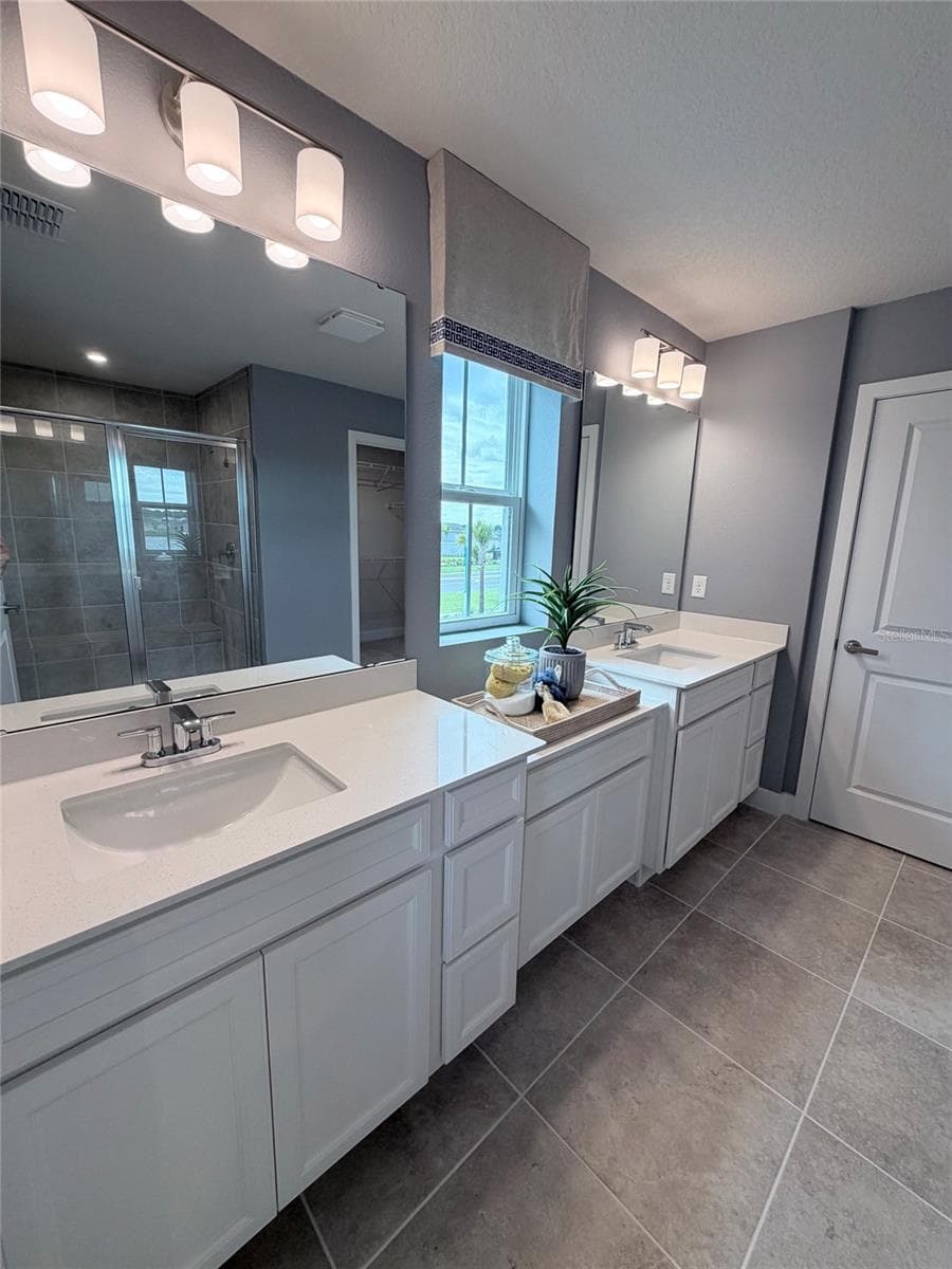 Single Family Residence at 4760 GOODMANS BAY DR, KISSIMMEE, photo 11 of 17