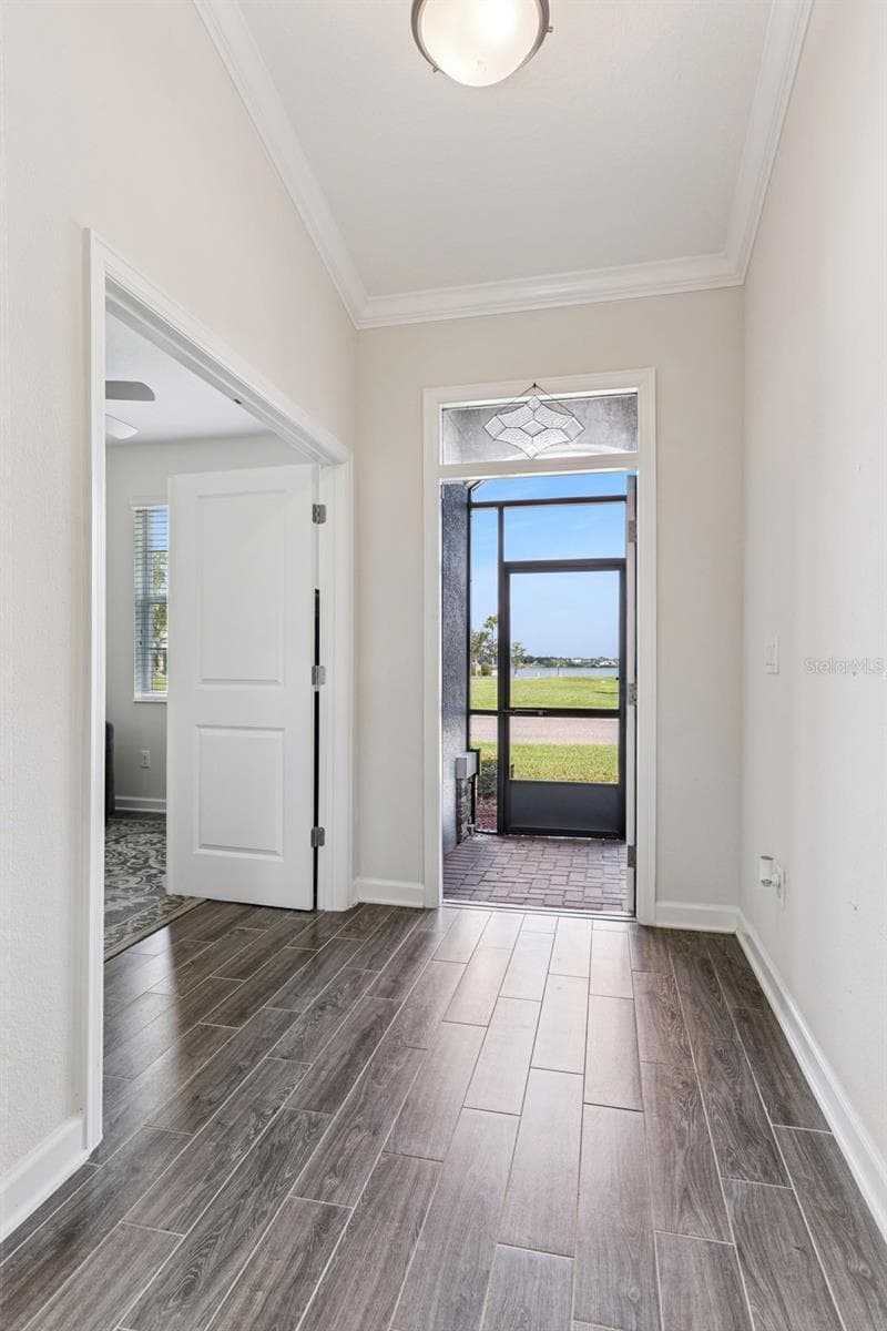 Foyer features a transom window, crown molding and views of the community boat ramp - 4075 BEDFORD AVE, WINTER HAVEN