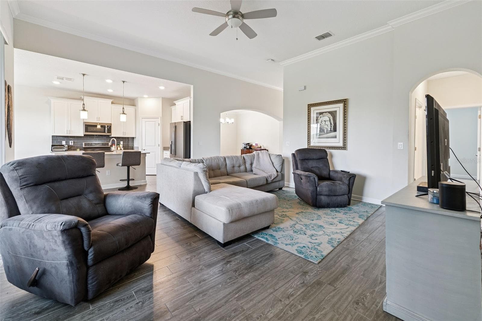 Adorned with Crown Molding - 4075 BEDFORD AVE, WINTER HAVEN