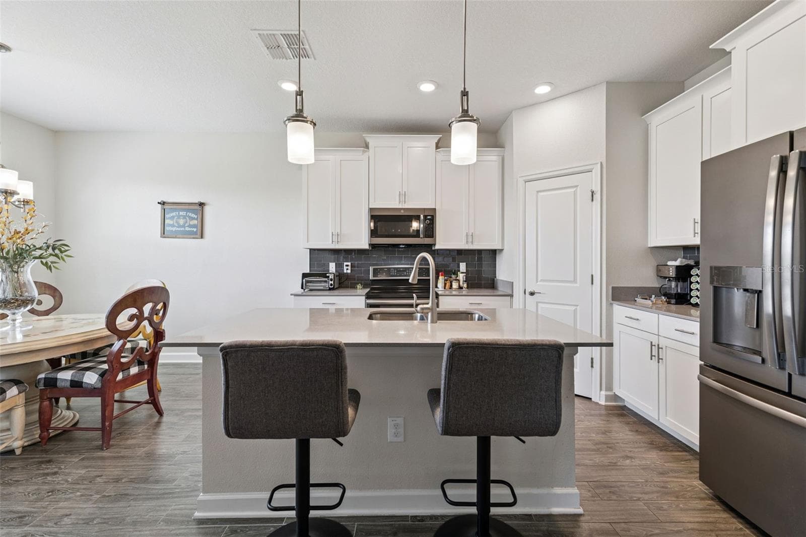 Gourmet Kitchen with White Shaker Cabinets, Crown Molding and Brushed Nickel hardware - 4075 BEDFORD AVE, WINTER HAVEN