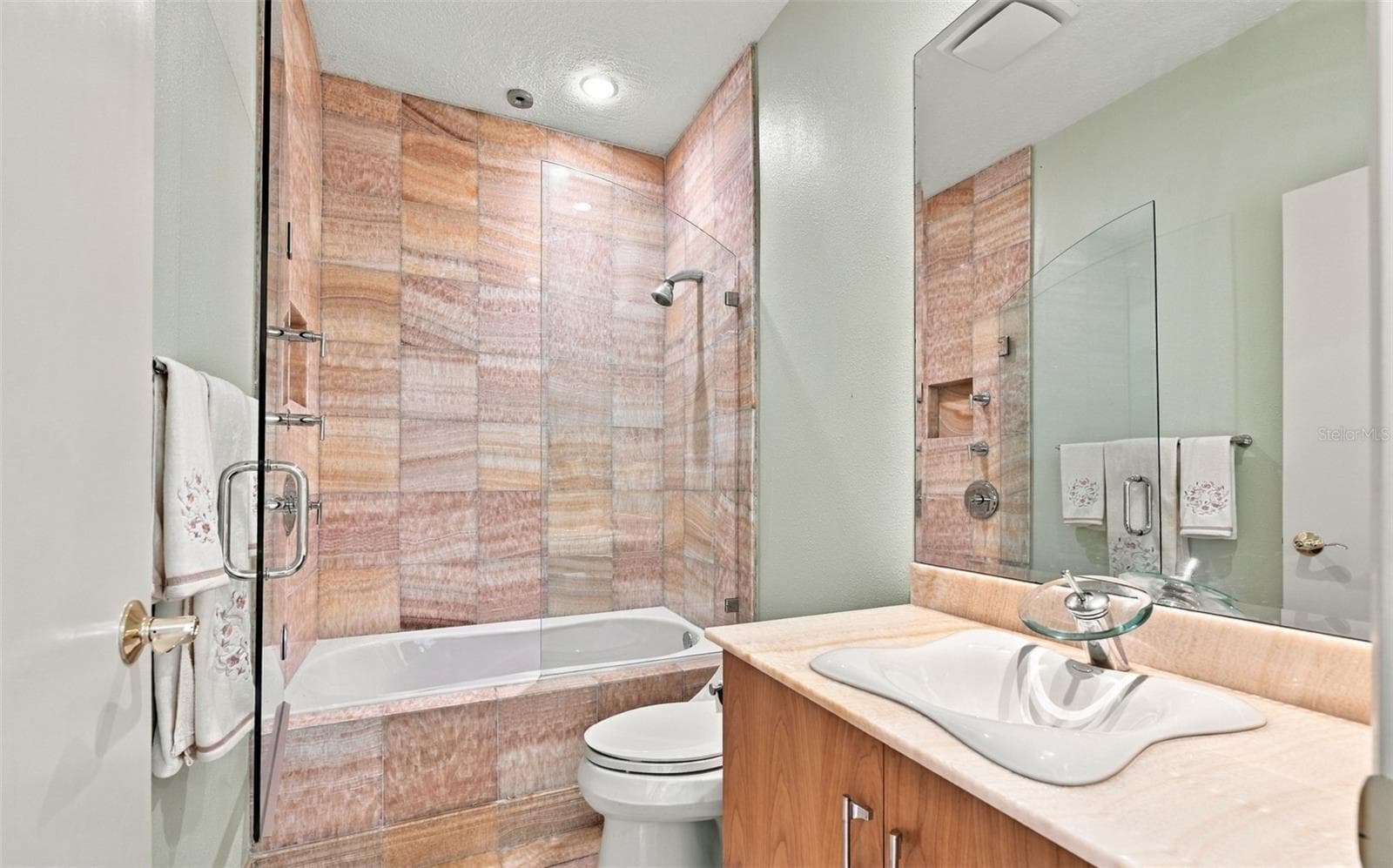 Townhouse at 535 HAVEN POINT DR, TREASURE ISLAND, photo 50 of 62