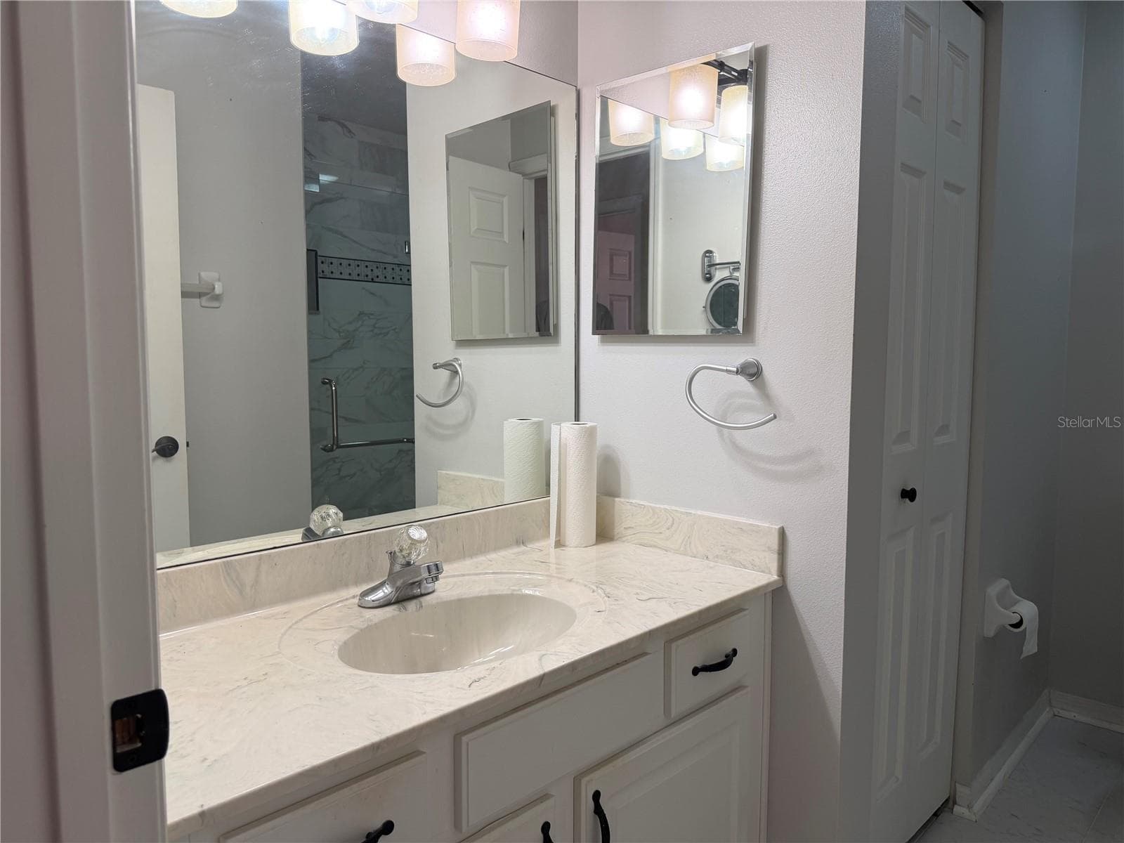 Guest Bathroom - 8447 SW 60TH CT, OCALA