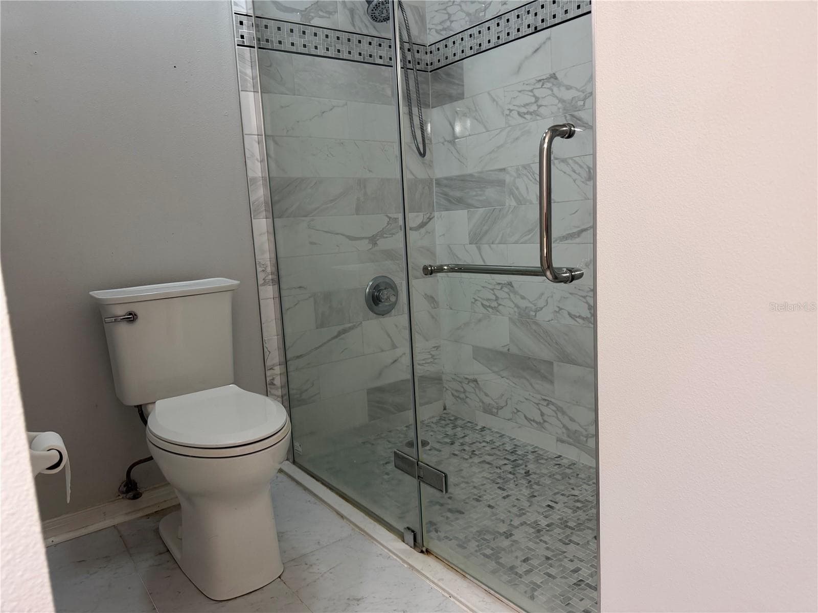 Guest Walk in Shower - 8447 SW 60TH CT, OCALA