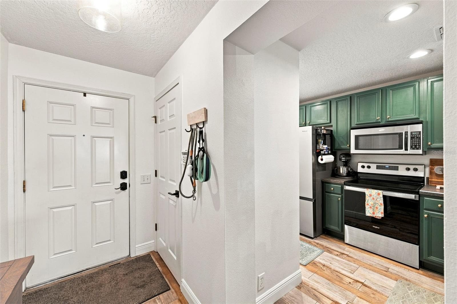 Townhouse at 2011 SEA FRONT CT, CLEARWATER, photo 7 of 58