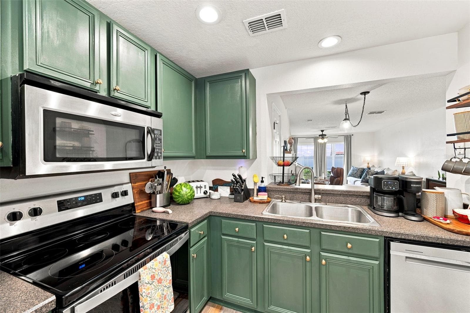 Townhouse at 2011 SEA FRONT CT, CLEARWATER, photo 12 of 58