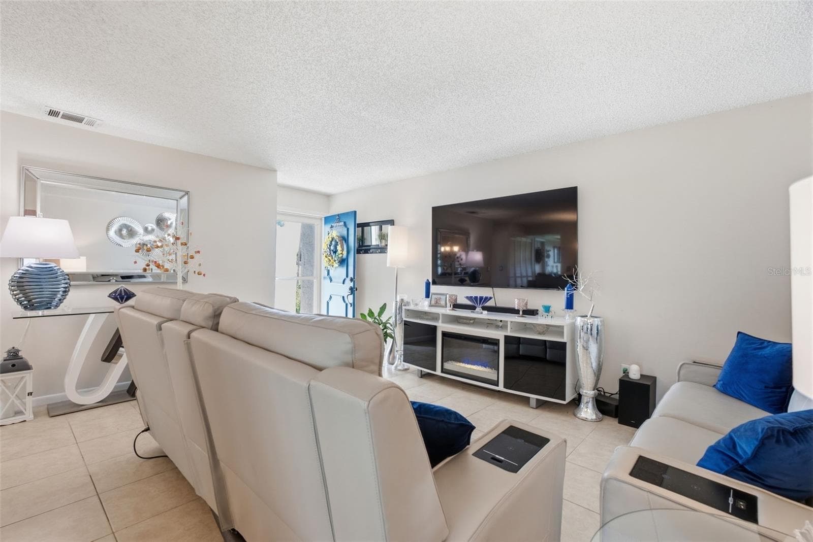 Single Family Residence at 10816 FAIRFIELD VILLAGE DR, TAMPA, photo 9 of 30