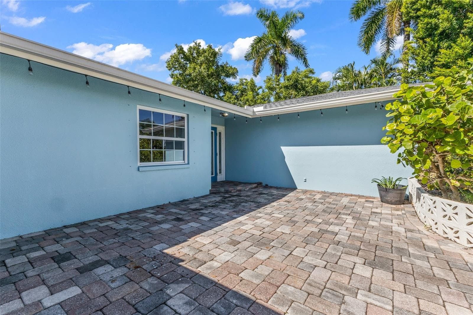 Large paved front entry to home - 3407 ISLAND VIEW DR, PUNTA GORDA