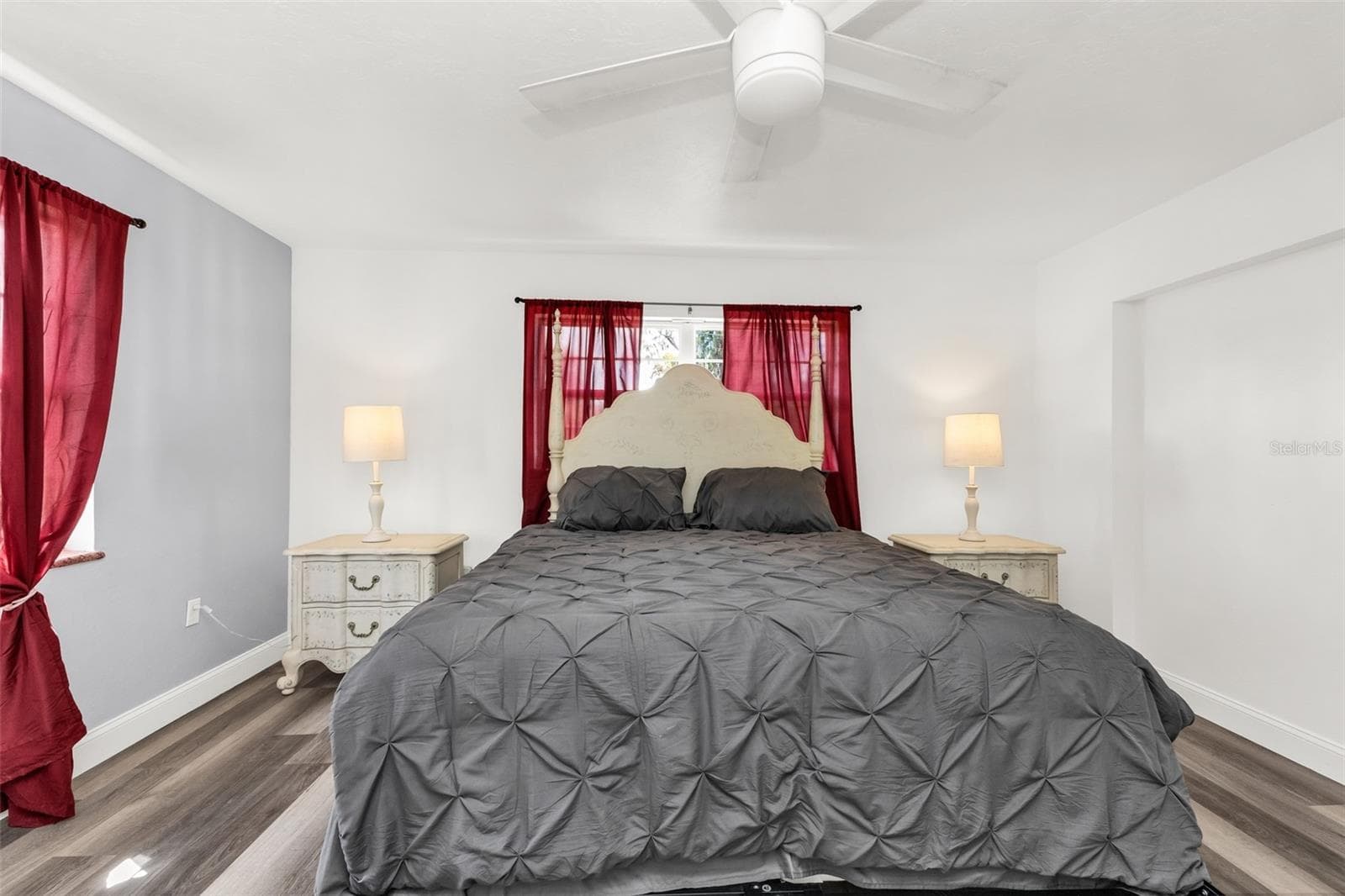 Primary Bedroom in main home with en suite - 3407 ISLAND VIEW DR, PUNTA GORDA
