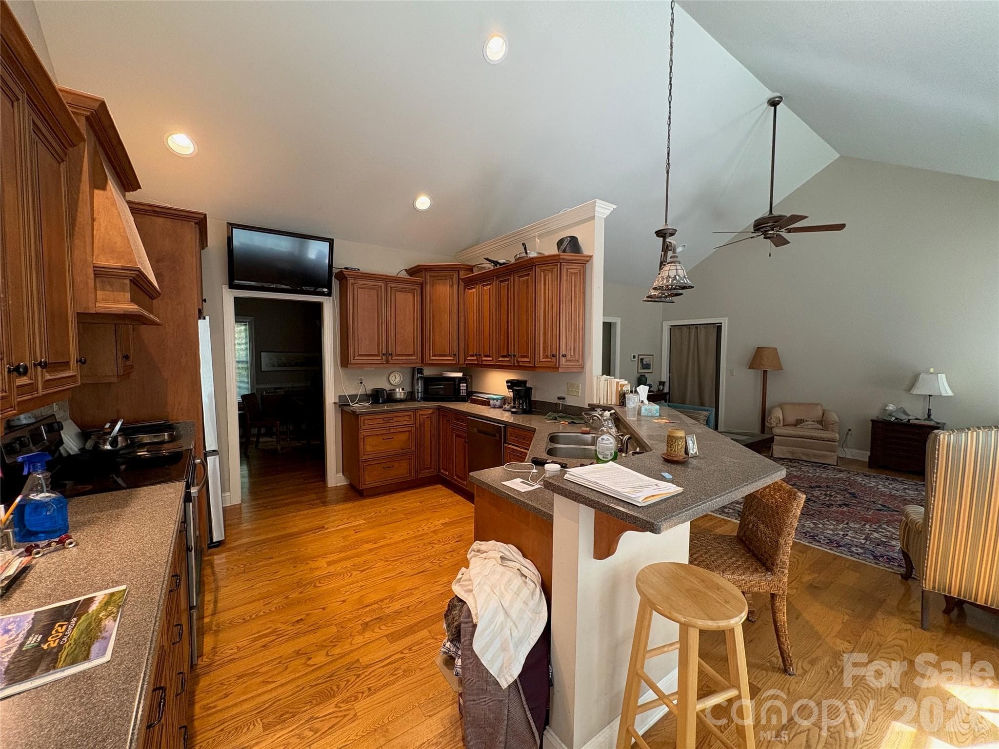 Single Family Residence at 502 Pace Road, Hendersonville, photo 10 of 40