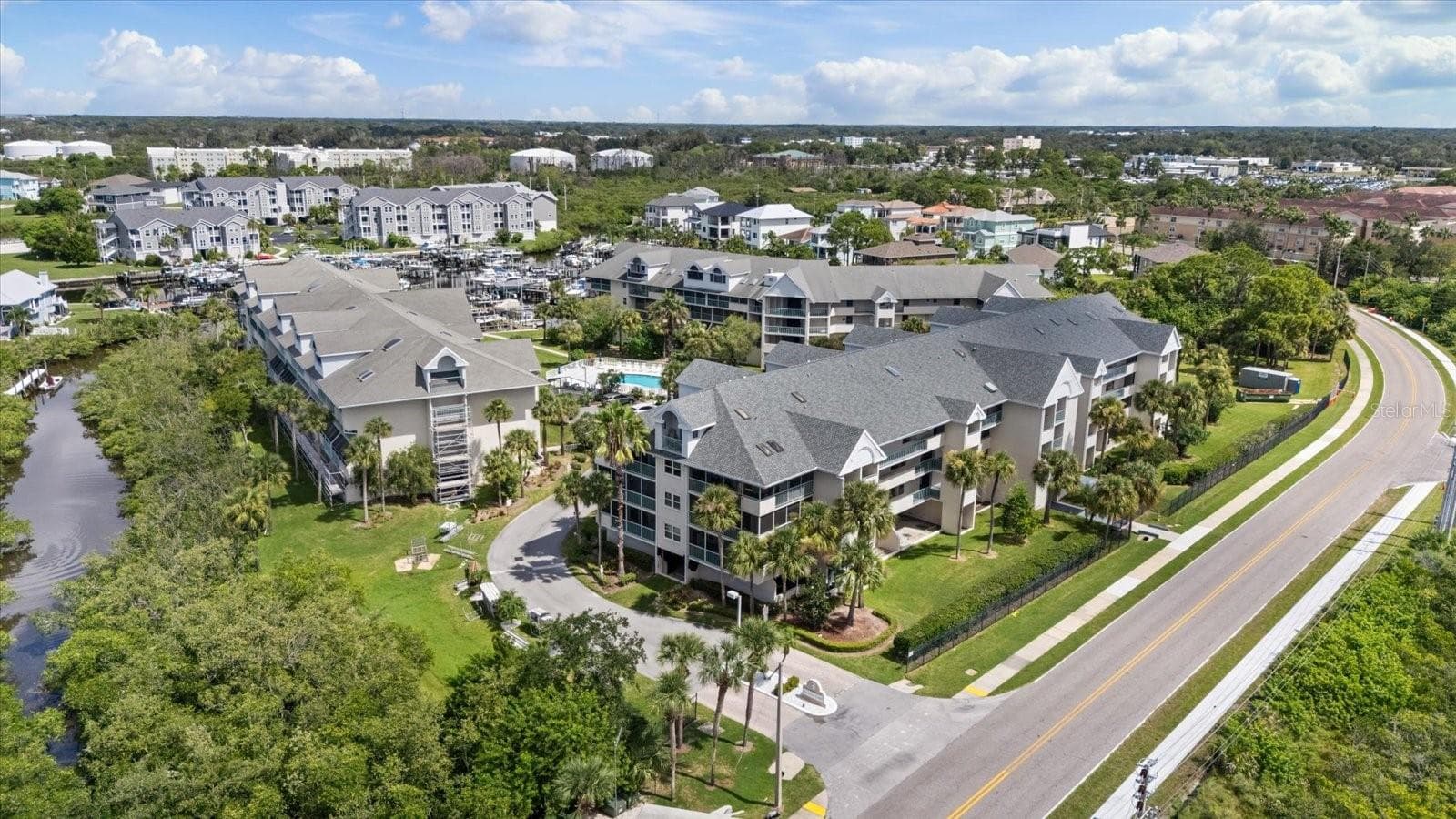 5537 SEA FOREST DR #104