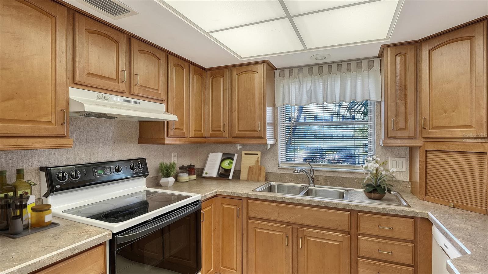Virtually Staged - 4868 INDEPENDENCE DR, BRADENTON
