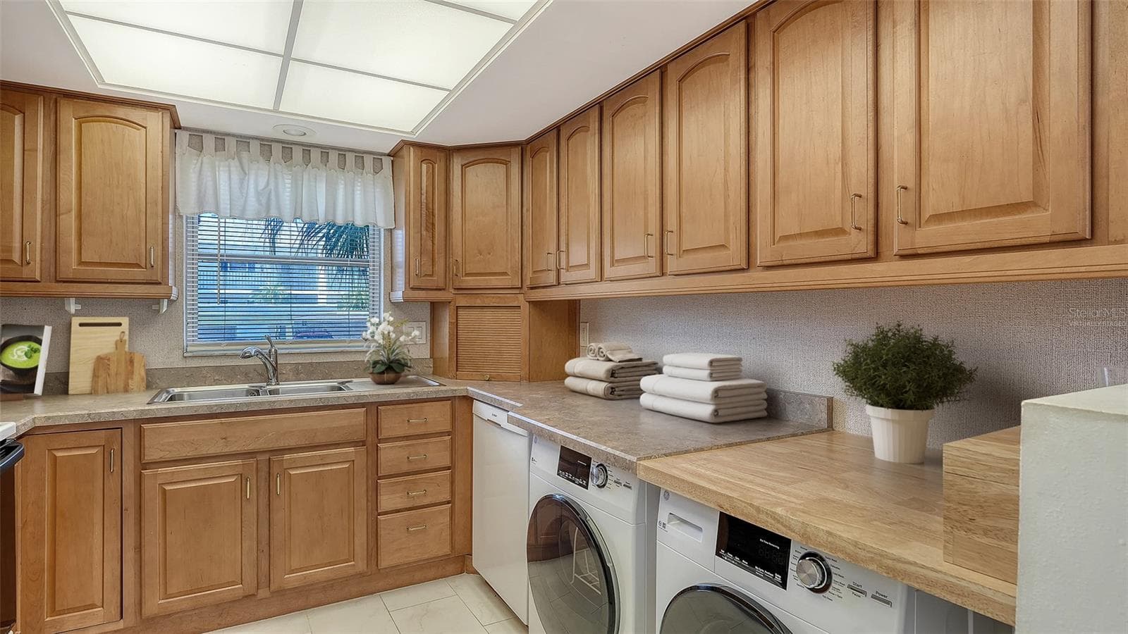 Virtually Staged - 4868 INDEPENDENCE DR, BRADENTON