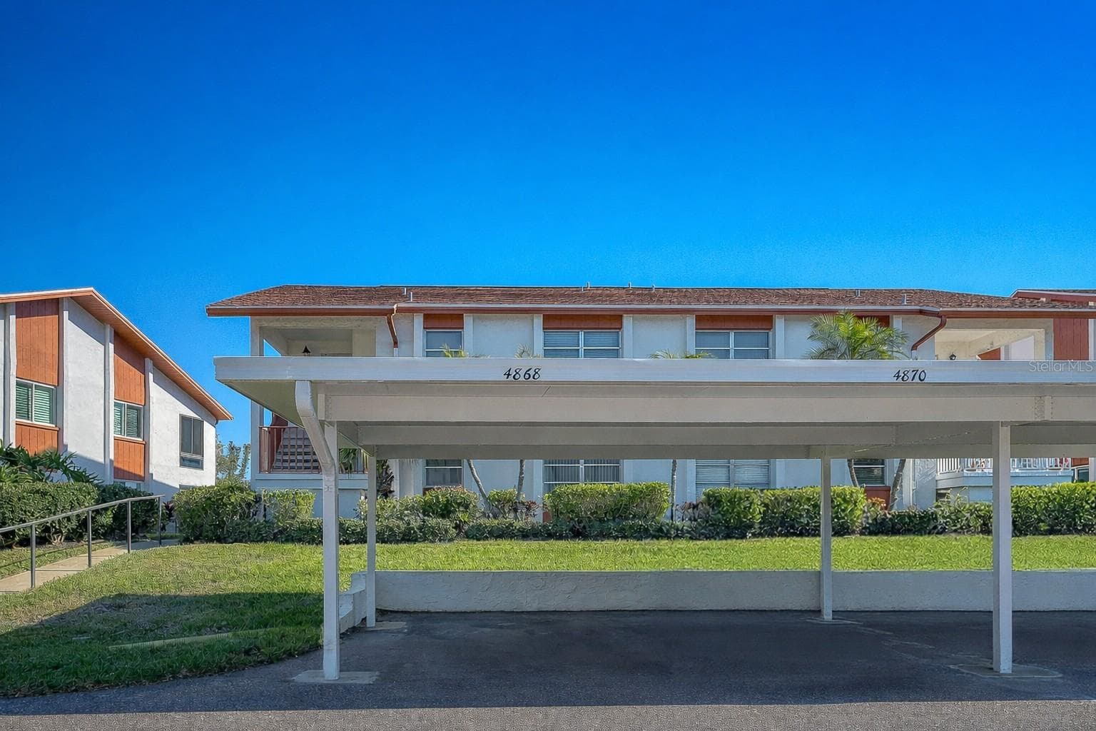 Covered Carport, steps from the Entrance - 4868 INDEPENDENCE DR, BRADENTON