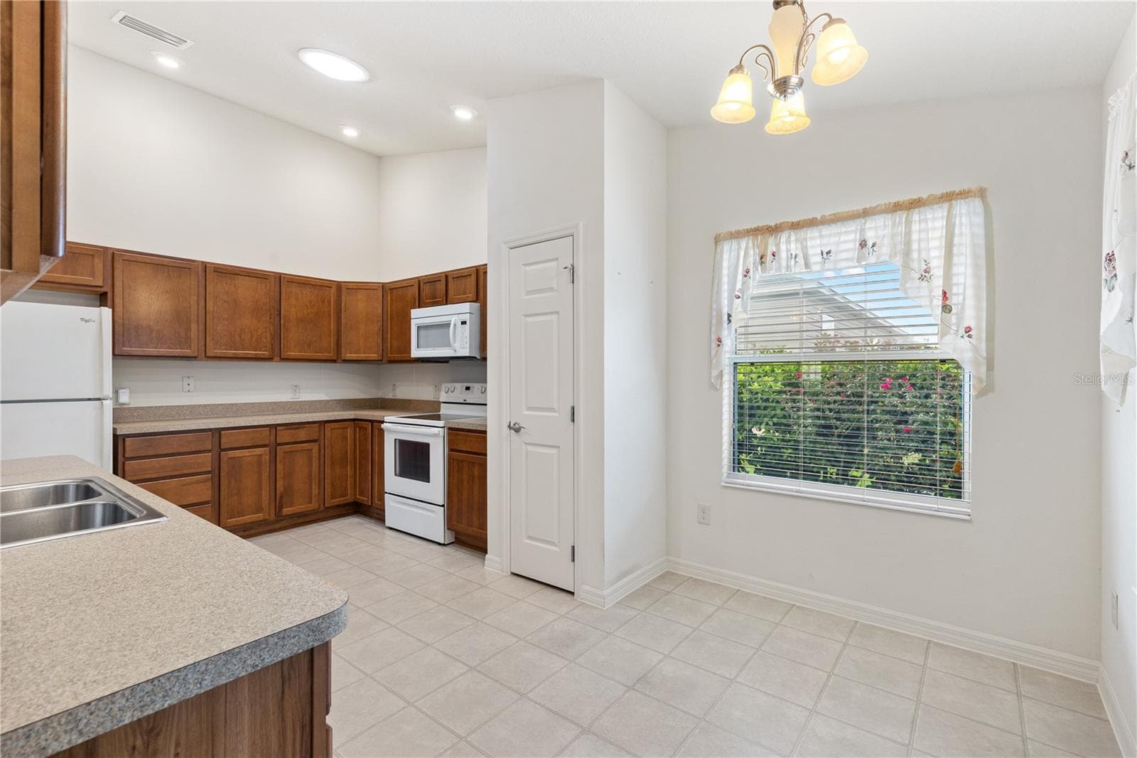 Single Family Residence at 2573 EDENVILLE PATH, THE VILLAGES, photo 6 of 15