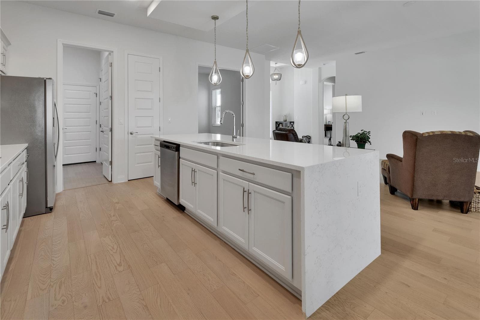 Quartz countertop with Waterfall edge - 1022 MEGANO BLVD, DELAND