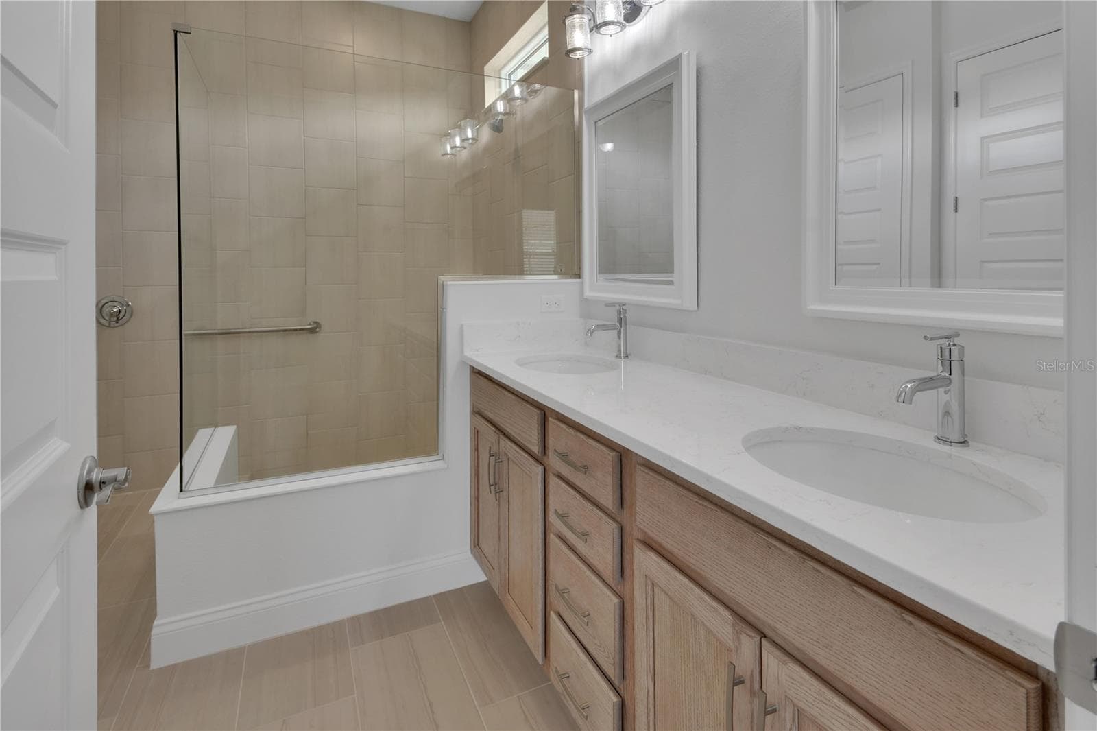Double vanity and shower - 1022 MEGANO BLVD, DELAND