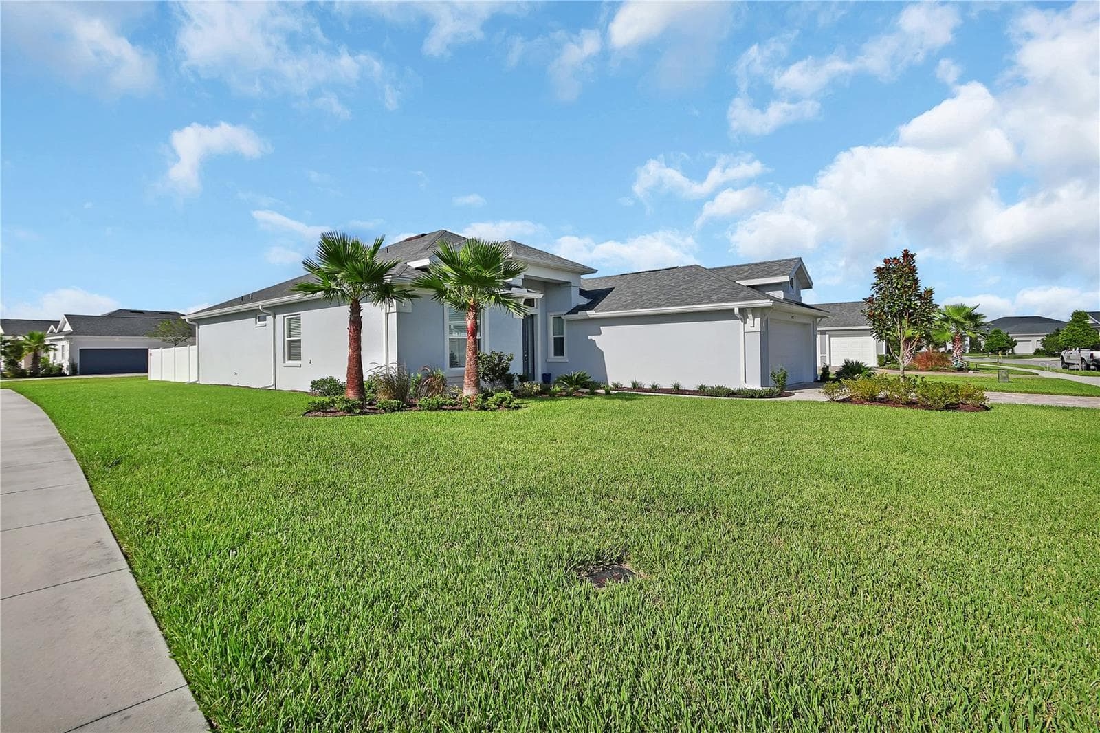 Left side yard - 1022 MEGANO BLVD, DELAND