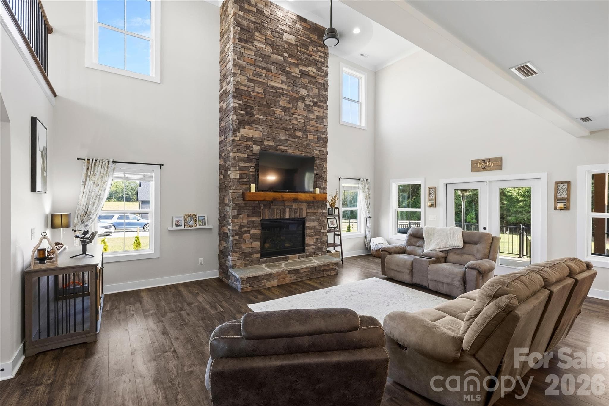 Plenty of seating - 2665 Umberger Road, Cleveland