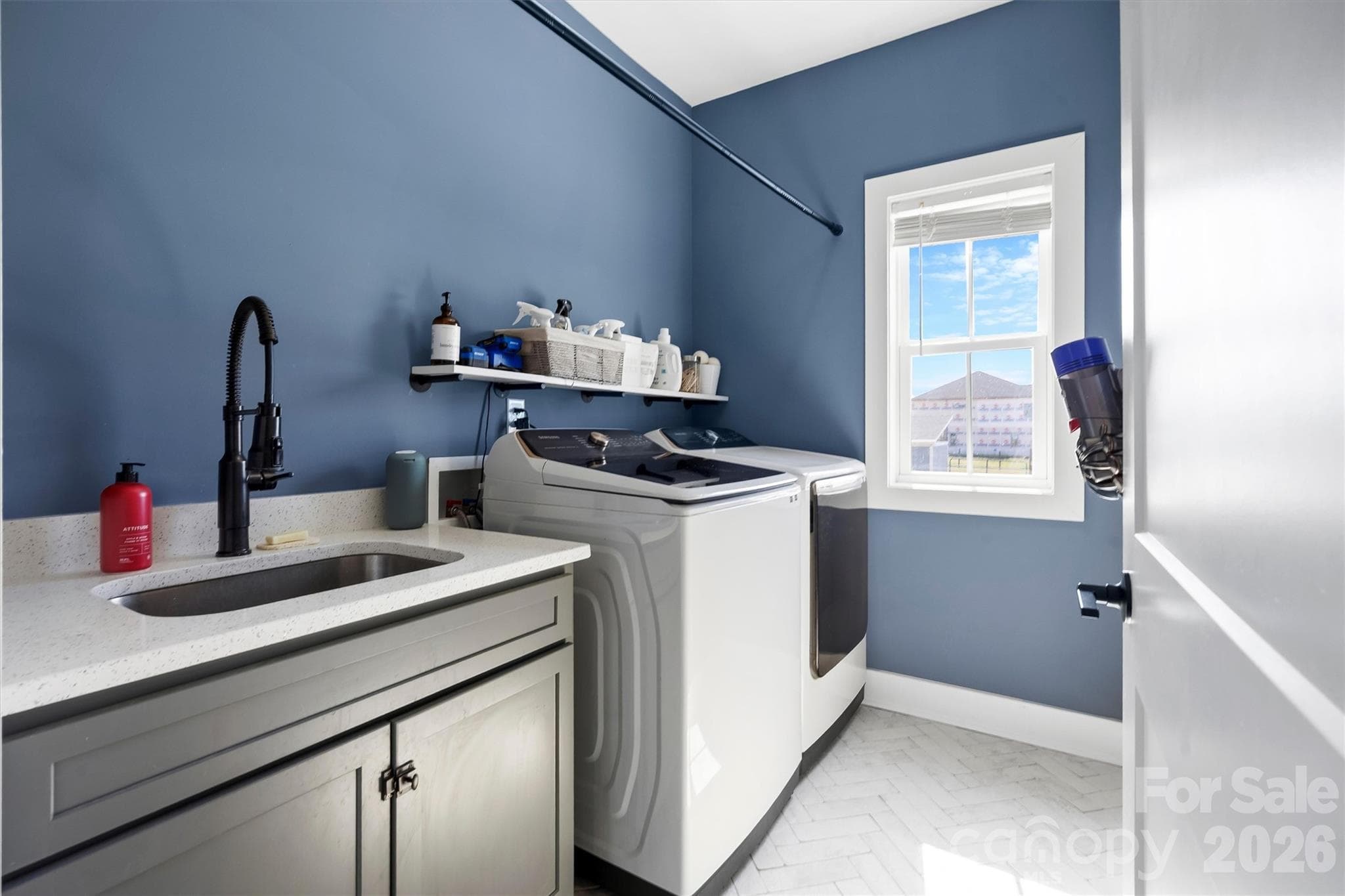 Laundry room with sink right off garage on main level - 2665 Umberger Road, Cleveland