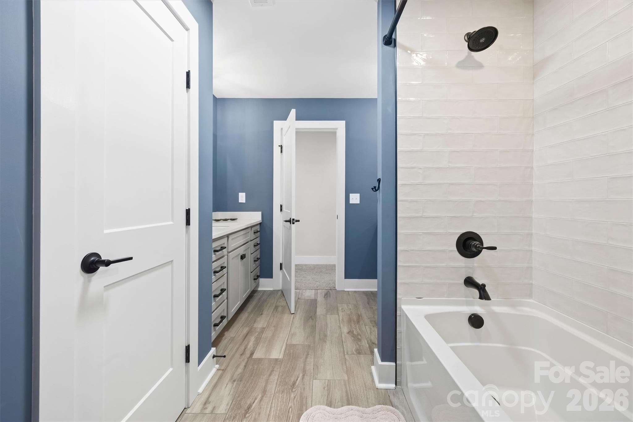Upstairs full bath with 2 vanities - 2665 Umberger Road, Cleveland