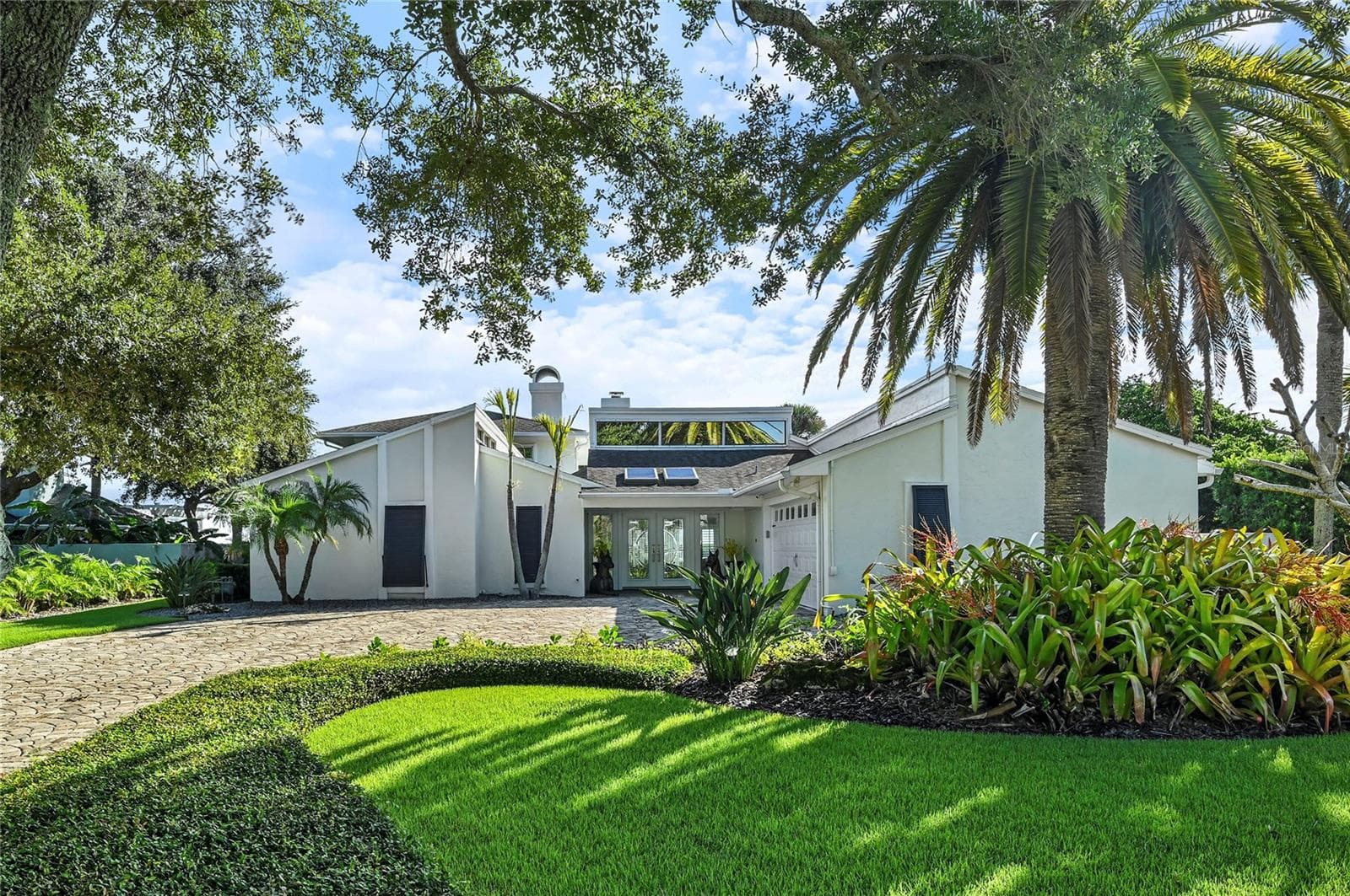 Yacht Club Island Estates. A Private, Gated Enclave close to everything you love about New Smyrna Beach - 1215 COMMODORE DR, NEW SMYRNA BEACH