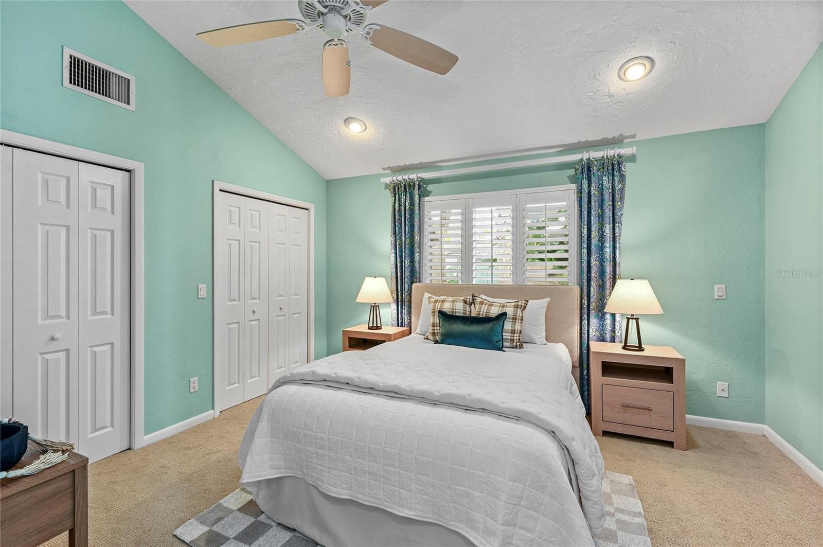 Full Bathroom #3 w/ Dual Sinks, Huge Shower - 1215 COMMODORE DR, NEW SMYRNA BEACH