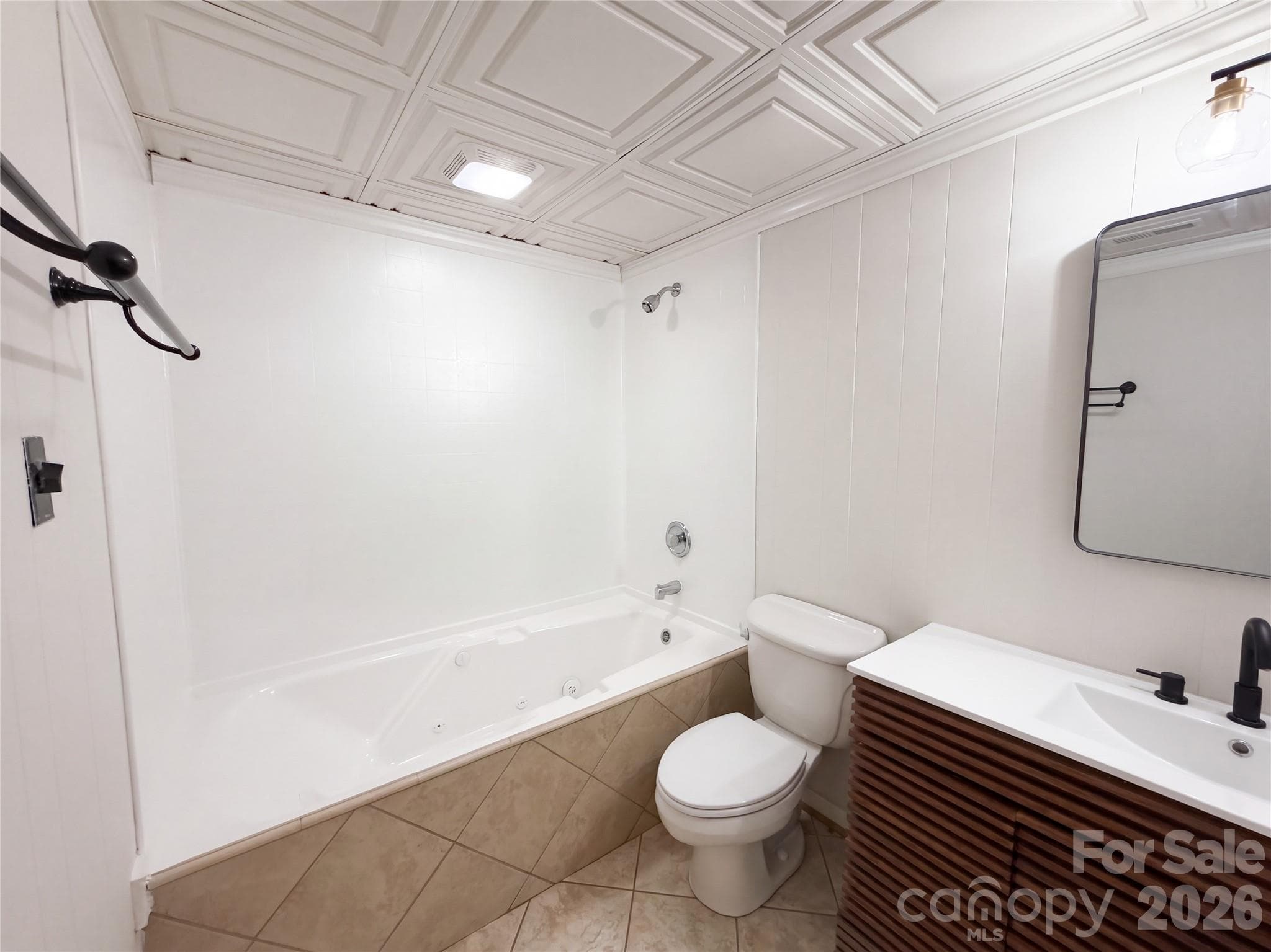 Single Family Residence at 4043 Windward Drive, Tega Cay, photo 11 of 25