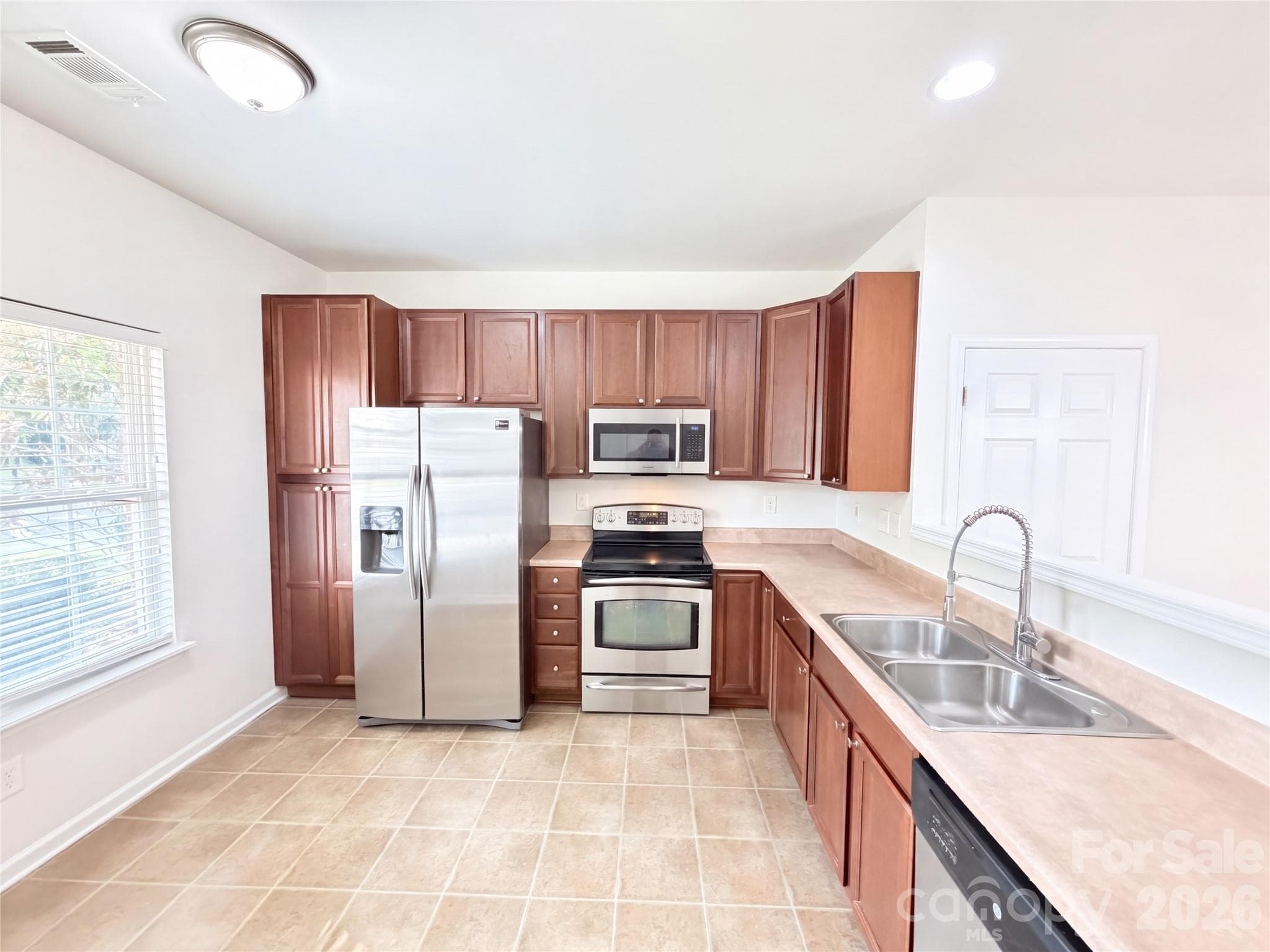Townhouse at 152 Clydesdale Court, Matthews, photo 2 of 20