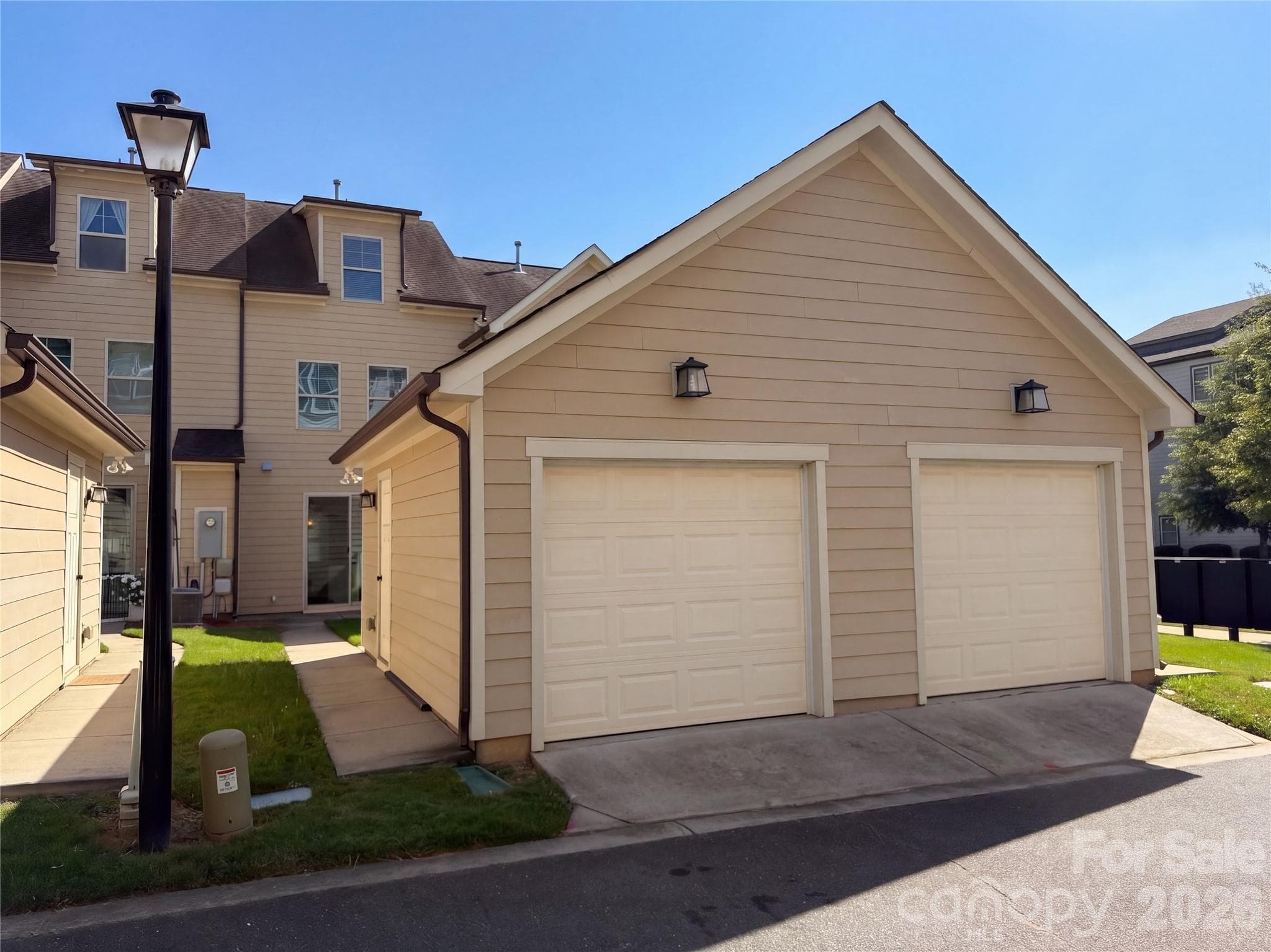 Townhouse at 1628 Pat Garrett Street, Charlotte, photo 5 of 23