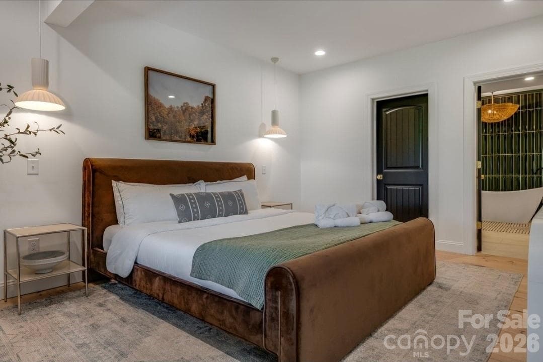 Lower Level Main Bedroom Suite - 58 Bird Creek Estates Road, Black Mountain