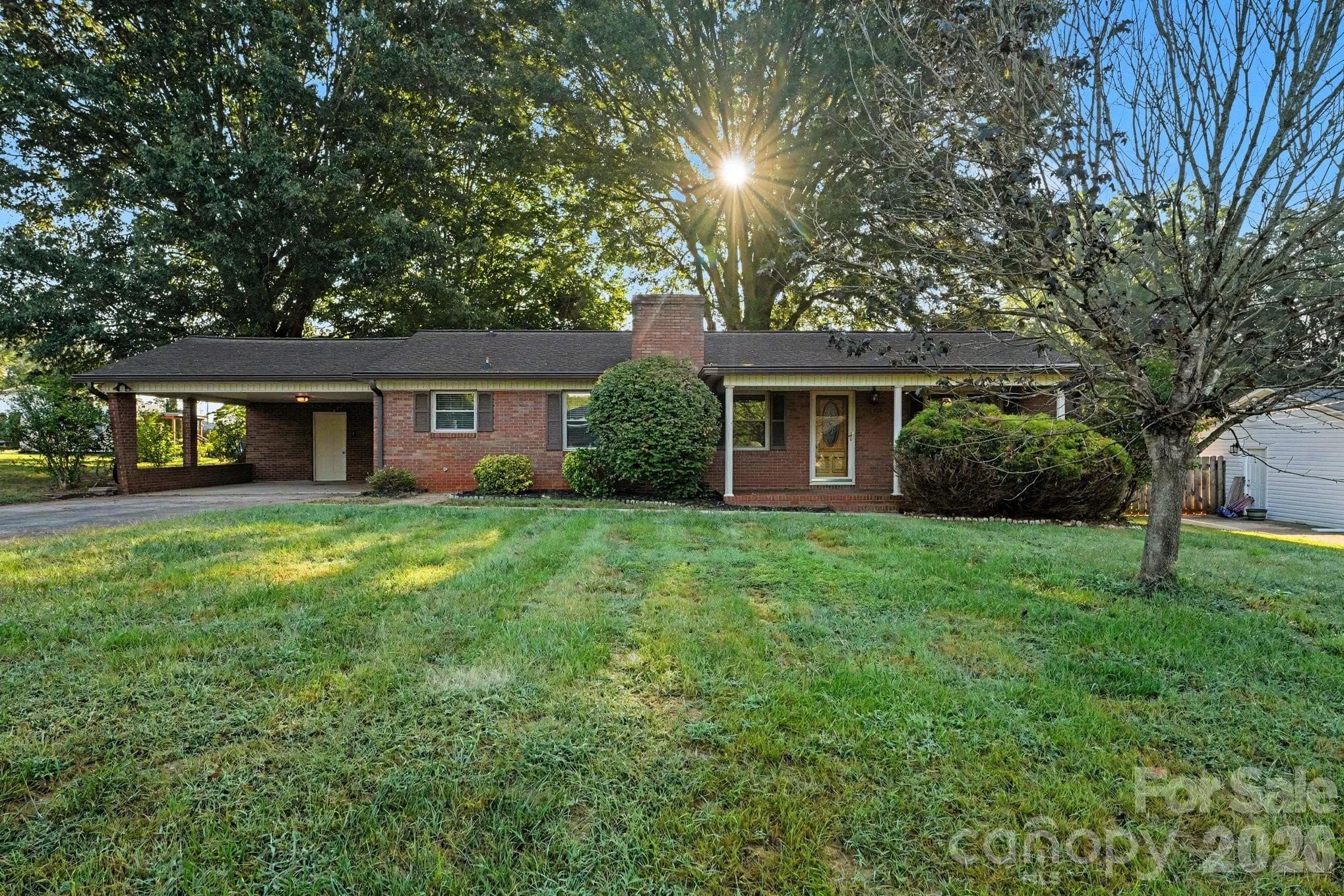 Single Family Residence at 1204 Fulton Drive, Statesville, photo 2 of 20