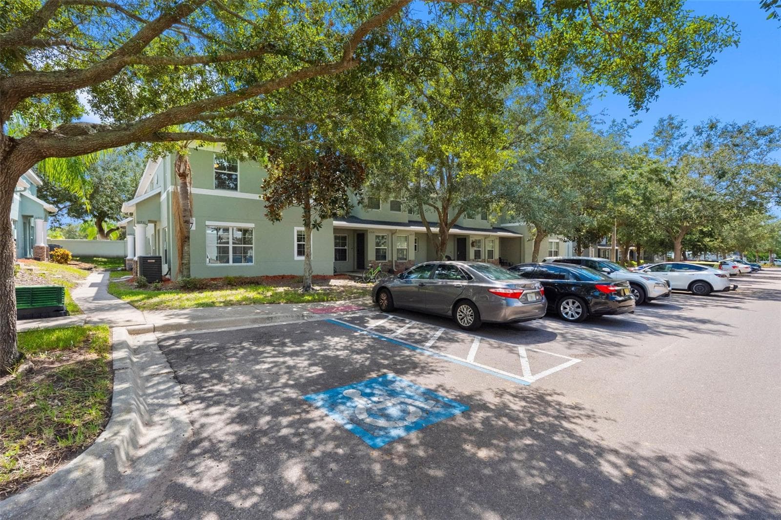 Townhouse at 10931 KEYS GATE DR, RIVERVIEW, photo 2 of 50