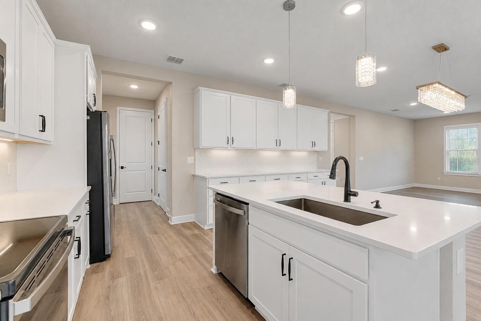 Beautiful kitchen with quartz countertops - 10169 SPRING LAKE DR, CLERMONT