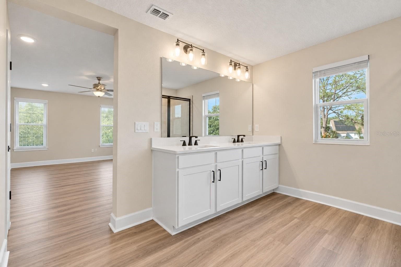 Master bath - 10169 SPRING LAKE DR, CLERMONT