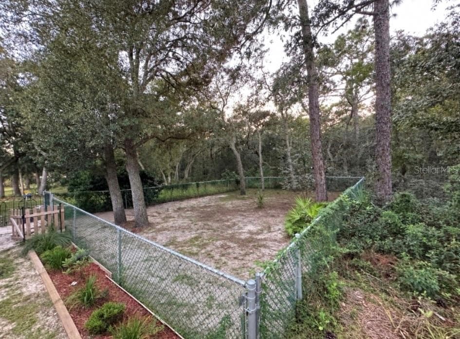 The Fenced dog area - 1821 W BEGONIA DR, BEVERLY HILLS