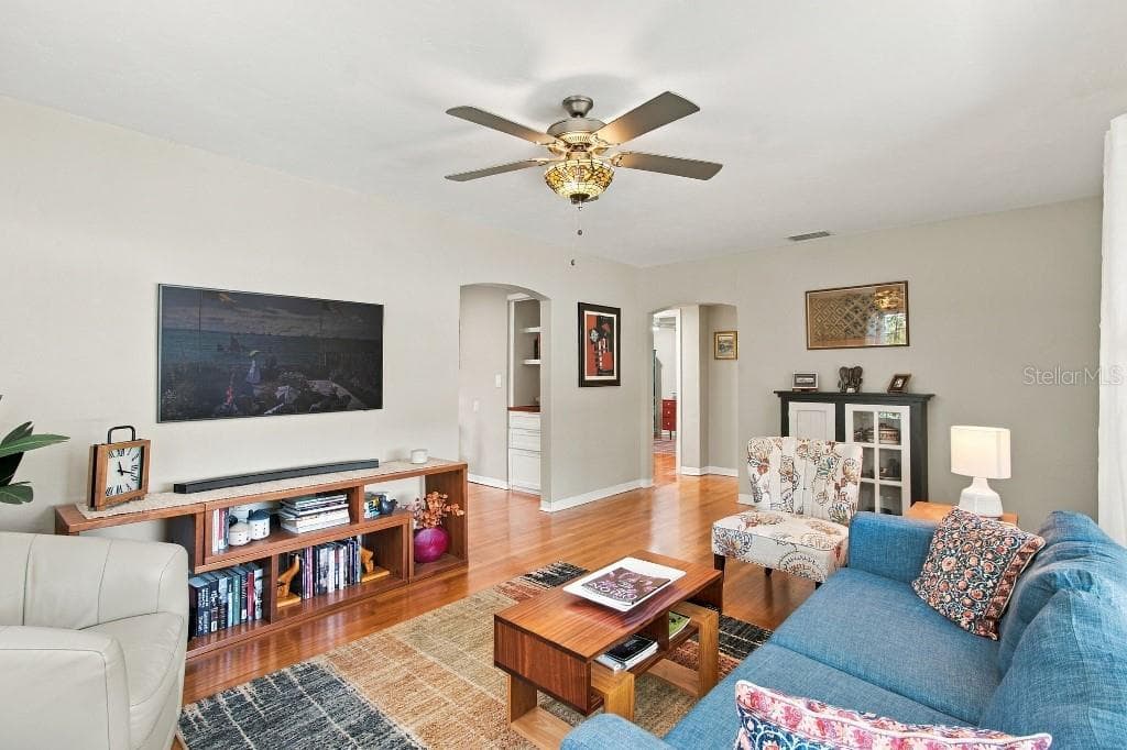 Single Family Residence at 125 22ND AVE NE, ST PETERSBURG, photo 5 of 34