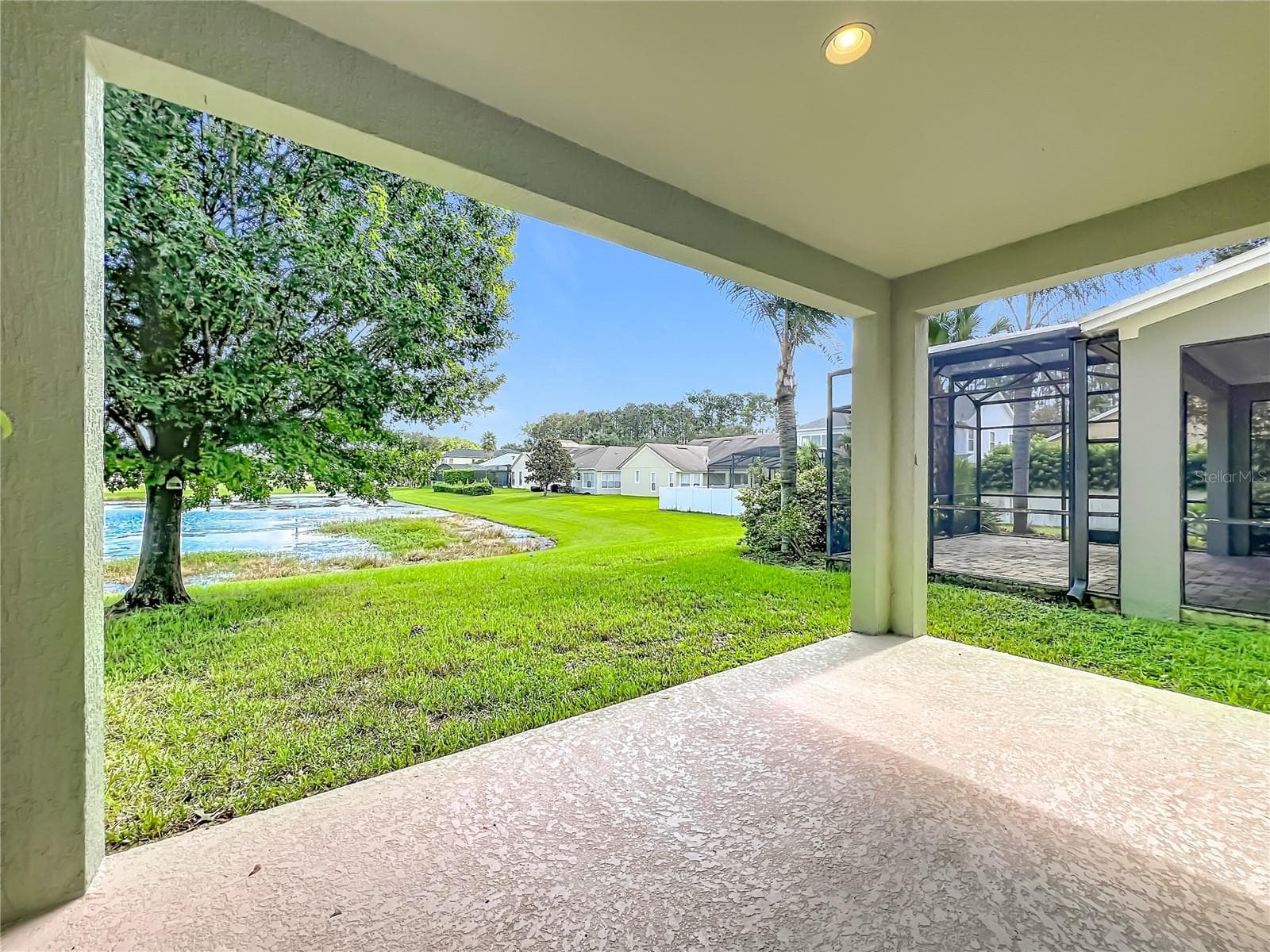 Covered Rear porch with pond view - 12809 HOLDENBURY LN, WINDERMERE