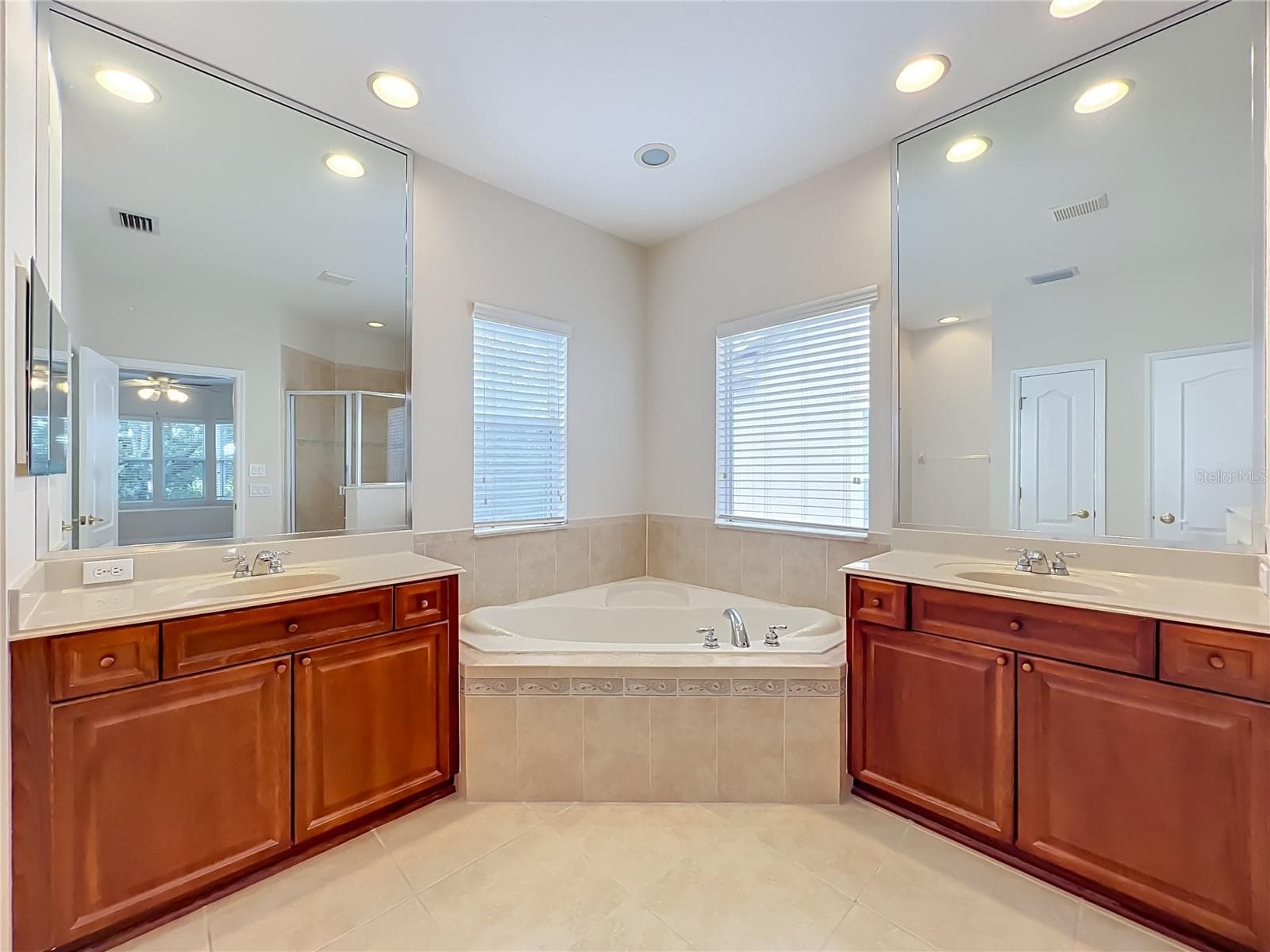 Recessed lighting, dual full mirrors - 12809 HOLDENBURY LN, WINDERMERE