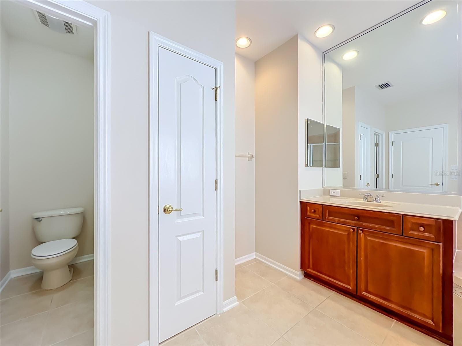 Primary bath Linen closet and water closet - 12809 HOLDENBURY LN, WINDERMERE
