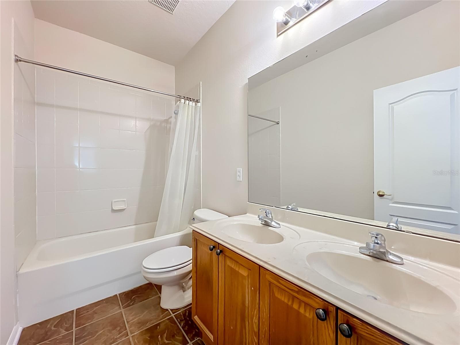 Hall closet features dual sinks - 12809 HOLDENBURY LN, WINDERMERE