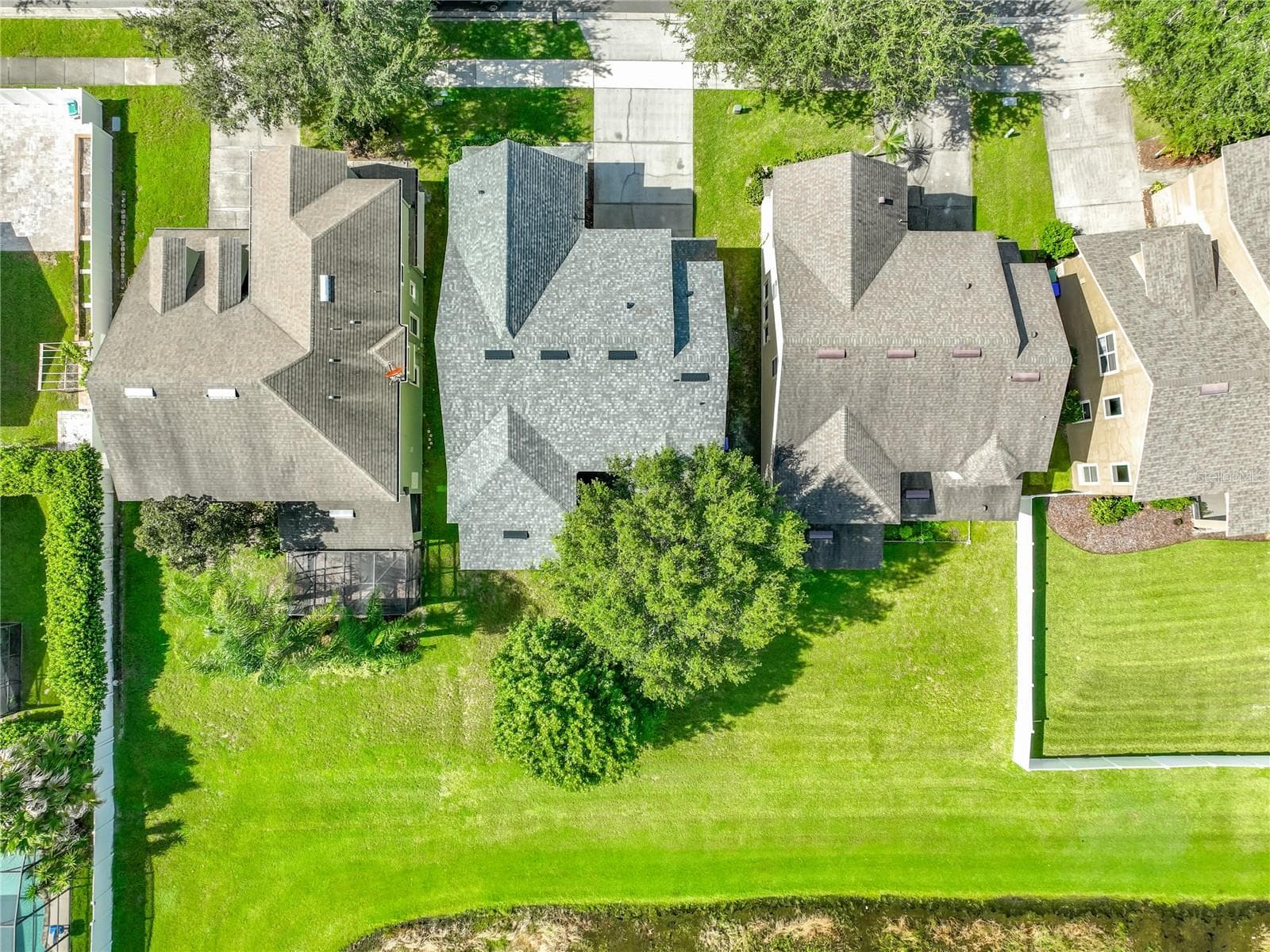 Quiet back yard with tree for shade - 12809 HOLDENBURY LN, WINDERMERE