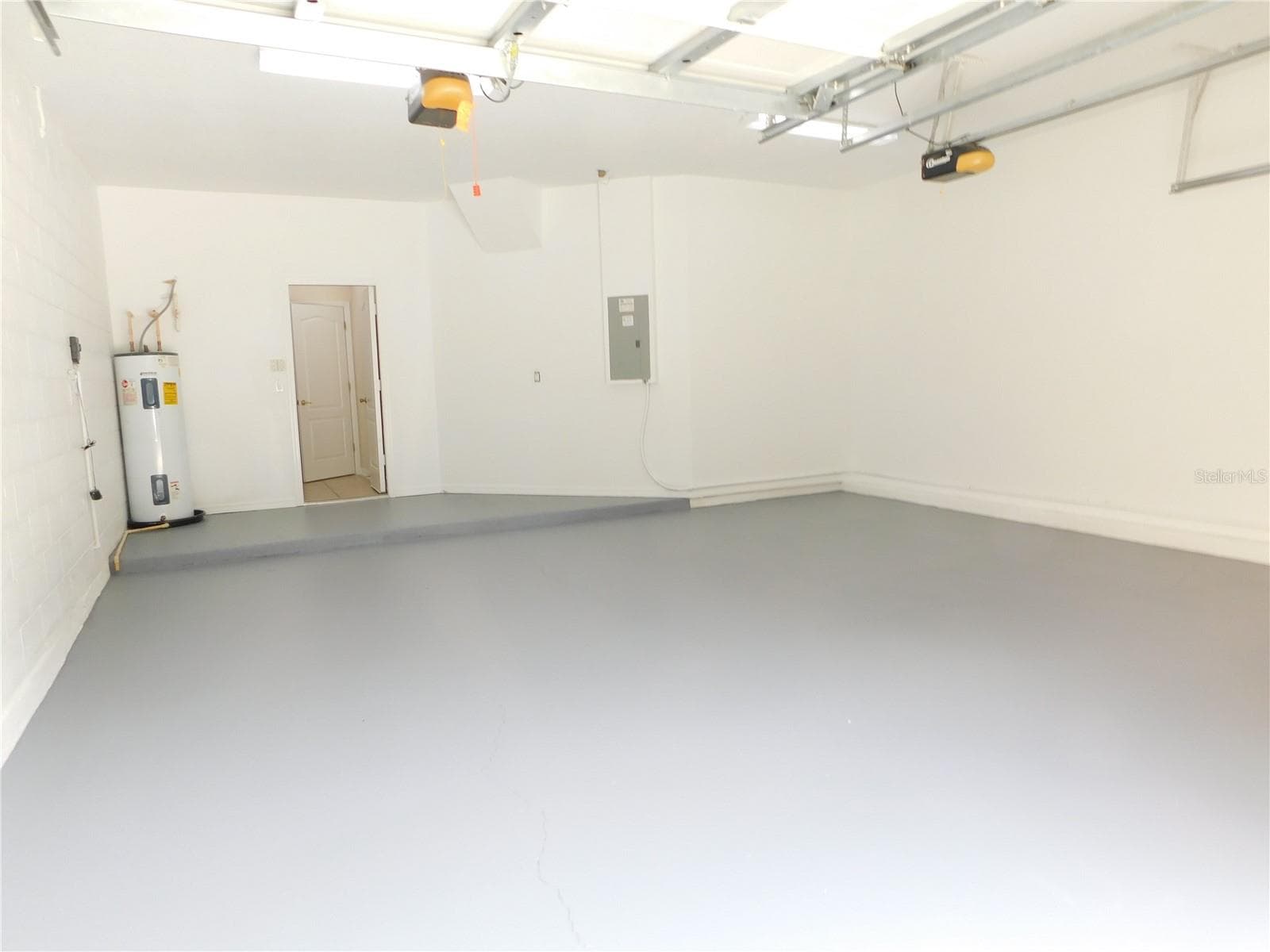 Oversized 2 car garage freshly painted - 12809 HOLDENBURY LN, WINDERMERE
