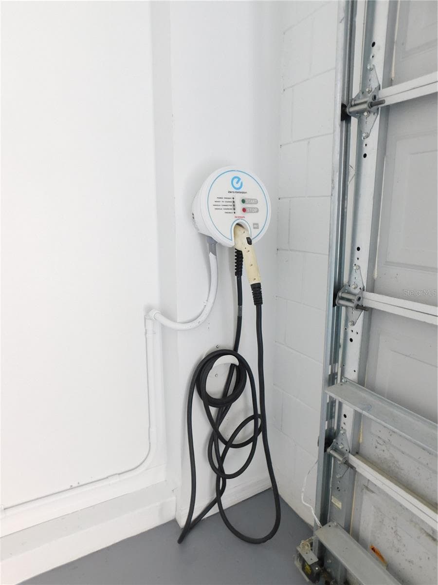 Electric vehicle charging station included - 12809 HOLDENBURY LN, WINDERMERE