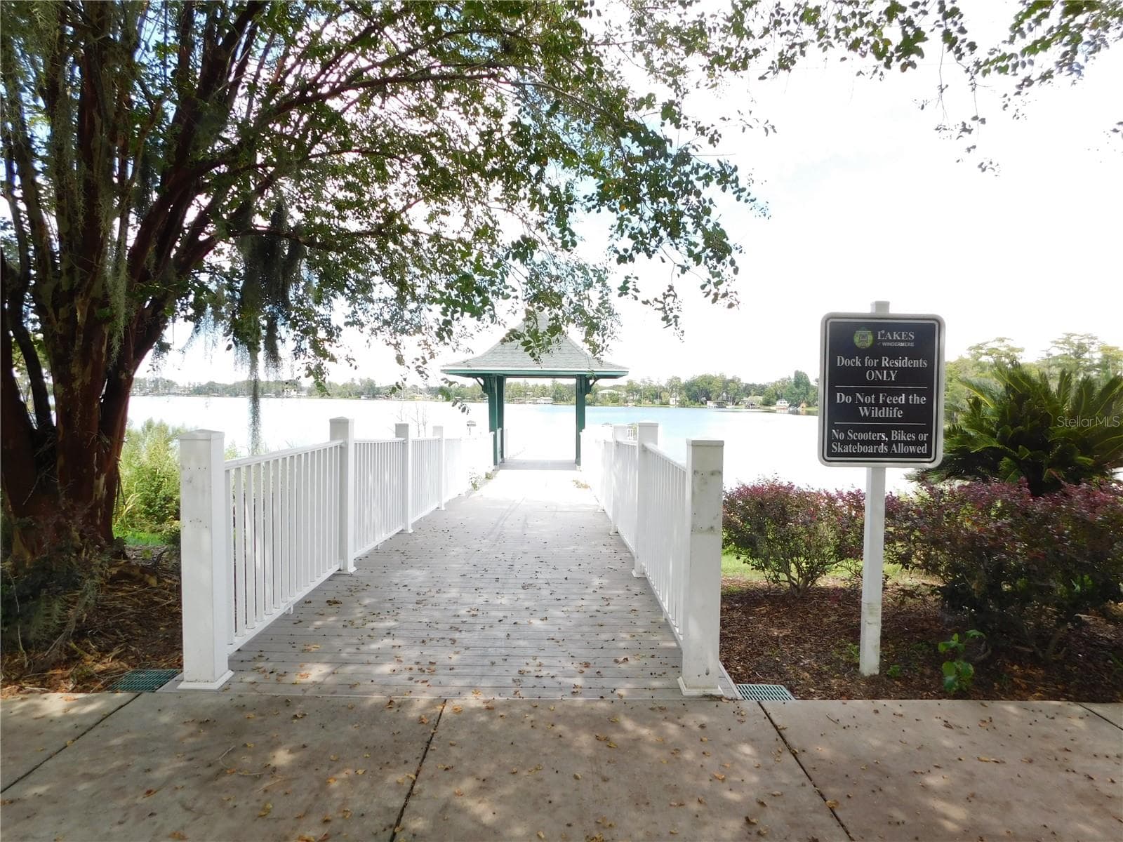 Fishing pier on a beautiful community lake - 12809 HOLDENBURY LN, WINDERMERE