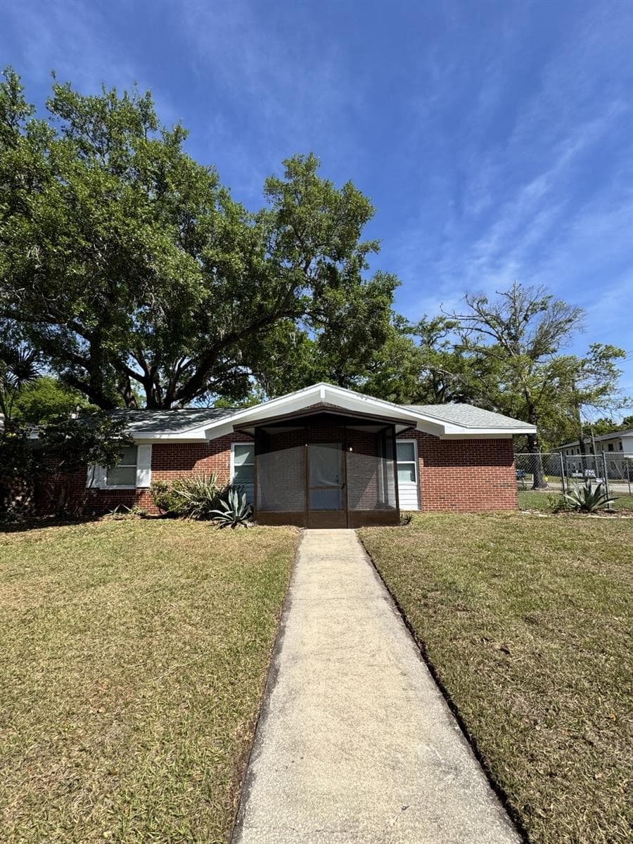 818 E AIRPORT BLVD