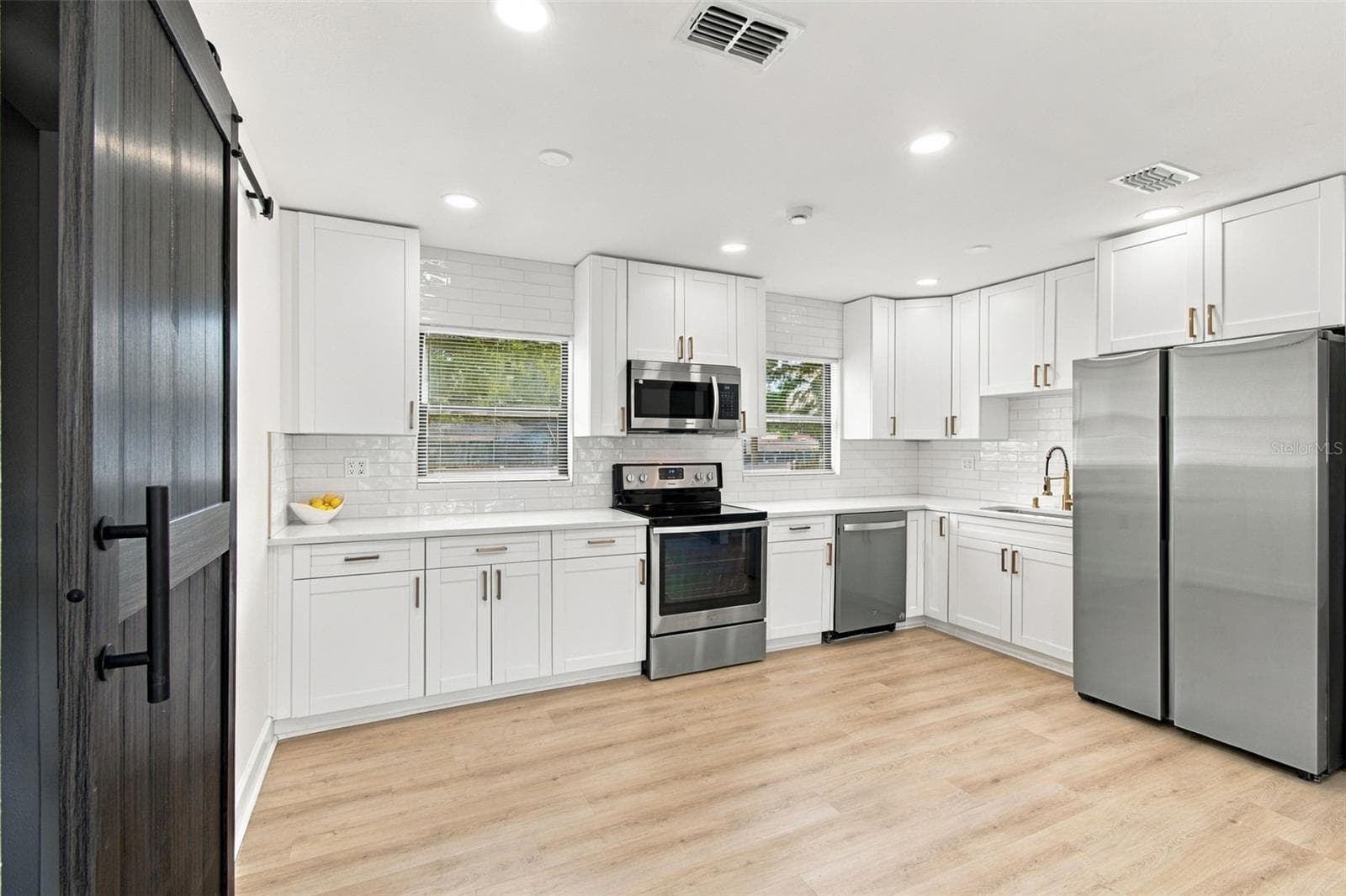 Single Family Residence at 1702 W JOHNSTON AVE, TAMPA, photo 20 of 74