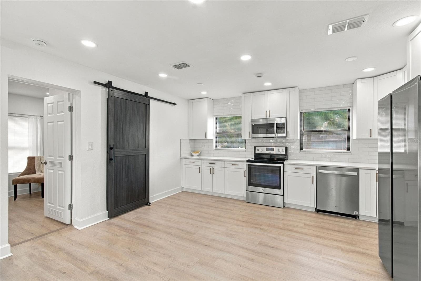 Single Family Residence at 1702 W JOHNSTON AVE, TAMPA, photo 22 of 74